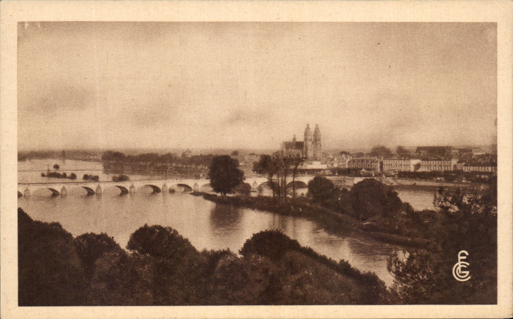 CPA Tours Vue Generale De La Loire Du Pont De Pierre Et La Cathedrale Saint Gatien
