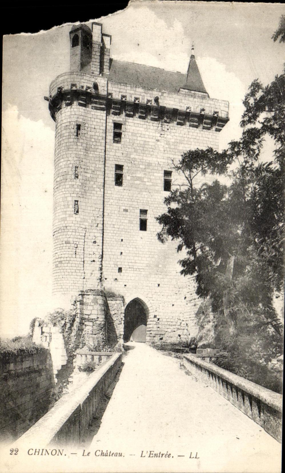 CPA Chinon Chateeu Entrance