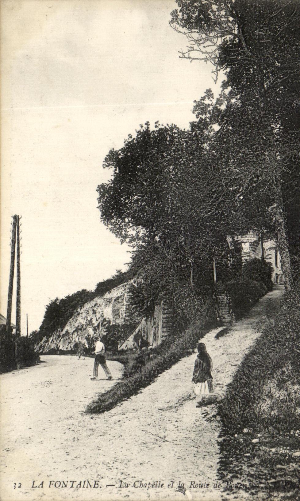 CPA La Fontaine La Chapelle Et La Route De Rouen