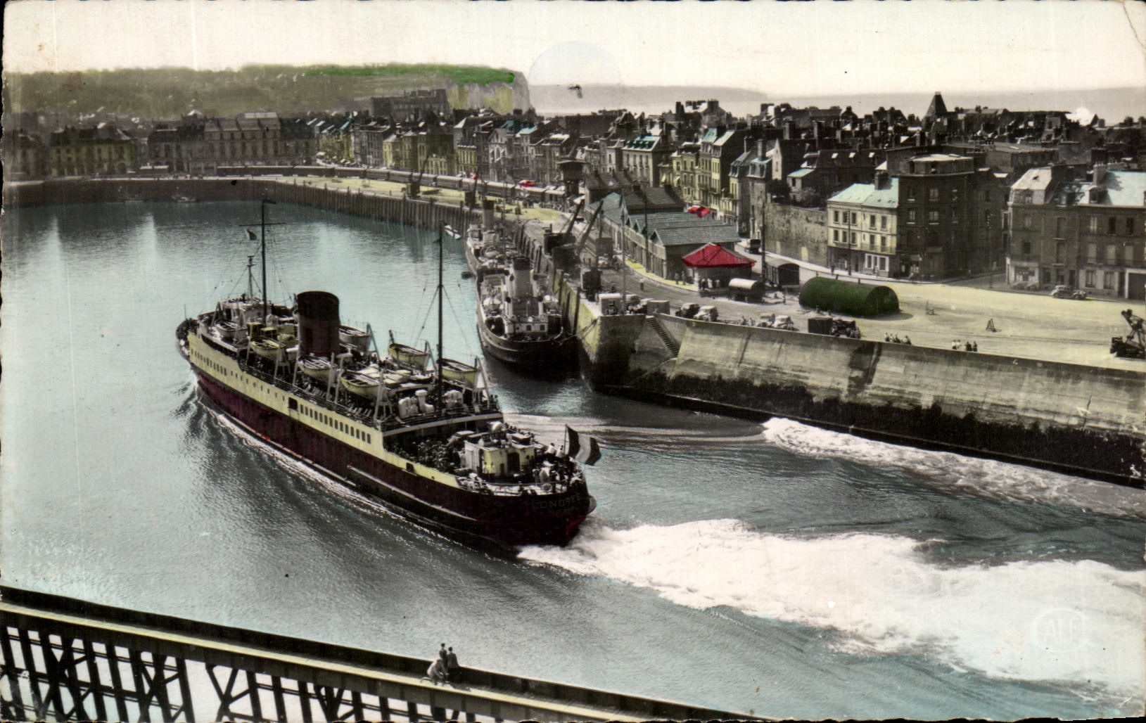CPA Dieppe Arrivee du Londres Bateau