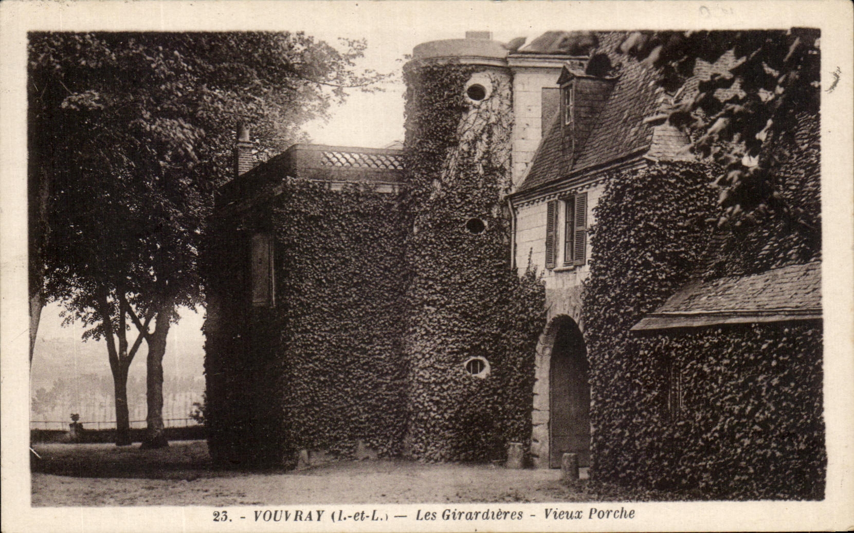 CPA Vouvray Girardieres old Porch