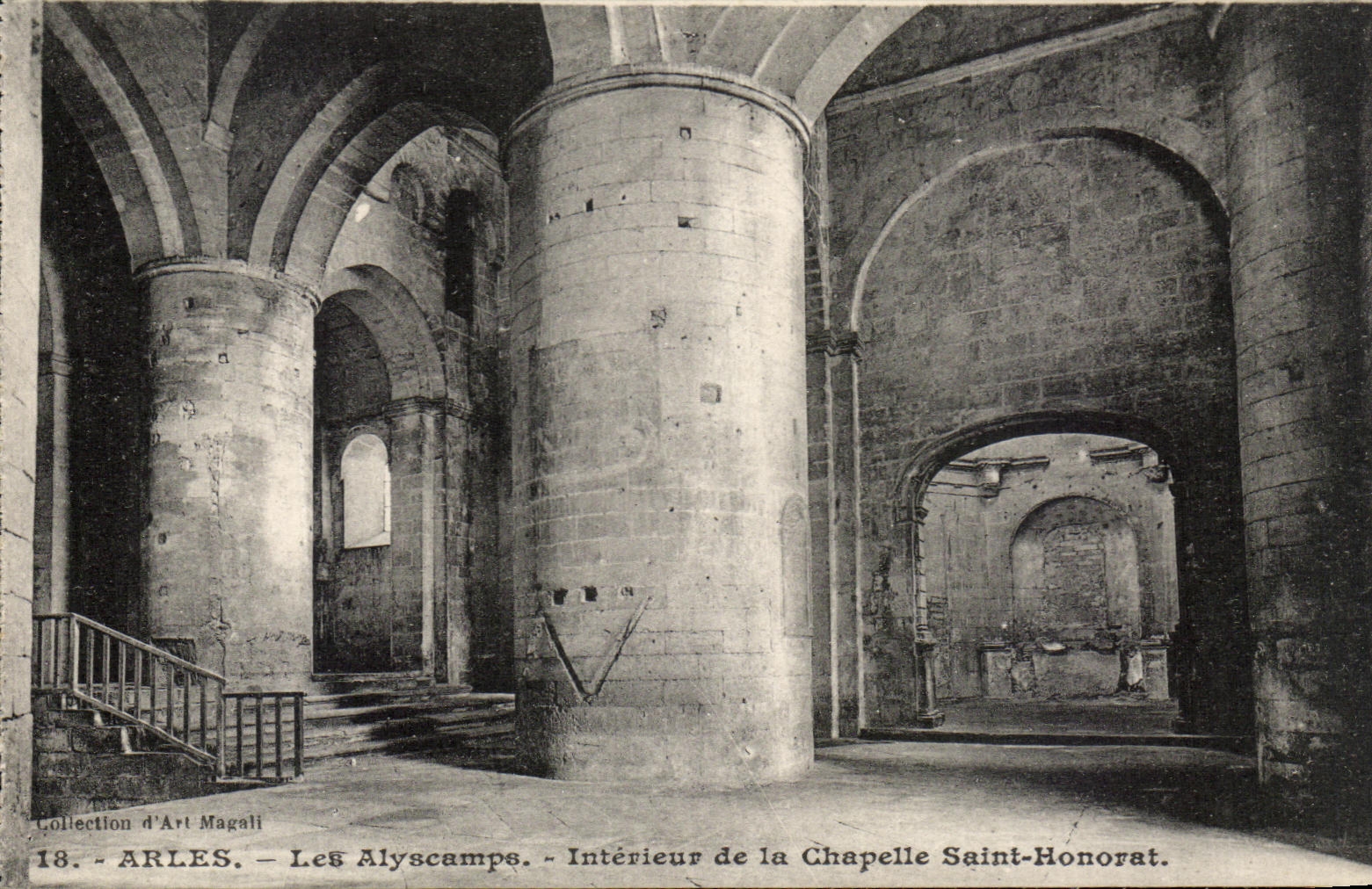 CPA Arles Interior Alyscamps of the Vault Saint Honovat