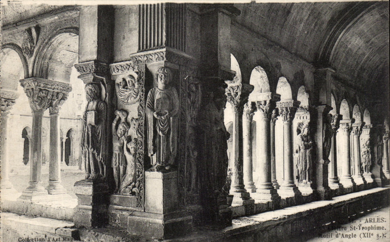 CPA Arles St Trophime Reason for Angle