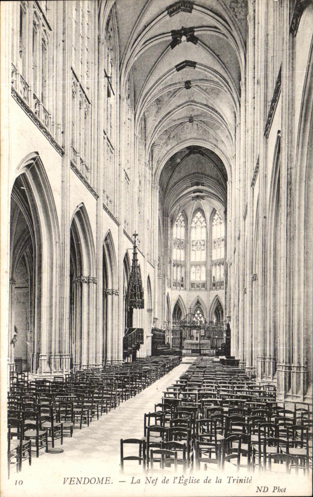 CPA Vendome La Nef De l'Eglise De La Trinite