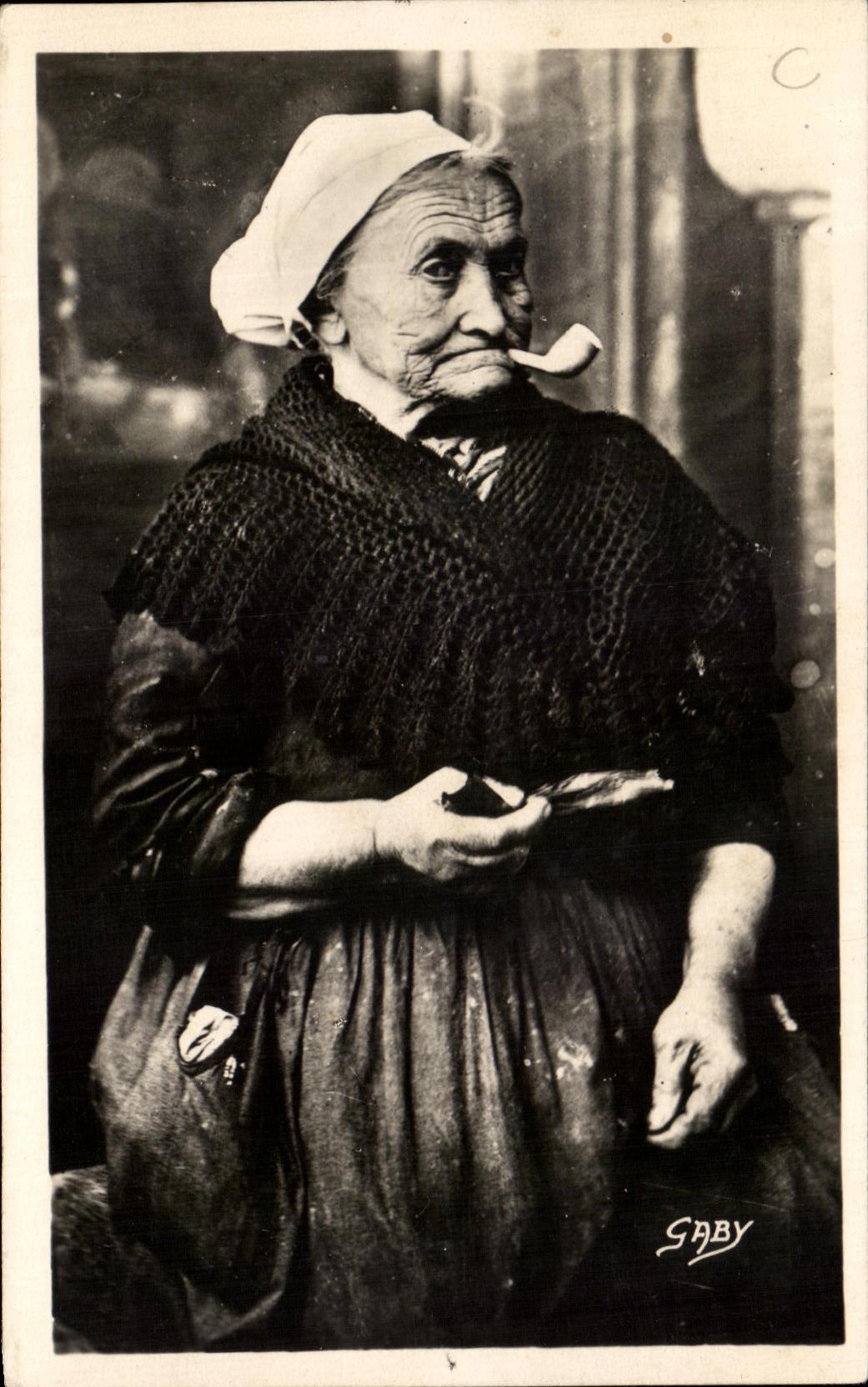 CPA Smoky Brittany of Morlaix Folklore Costume