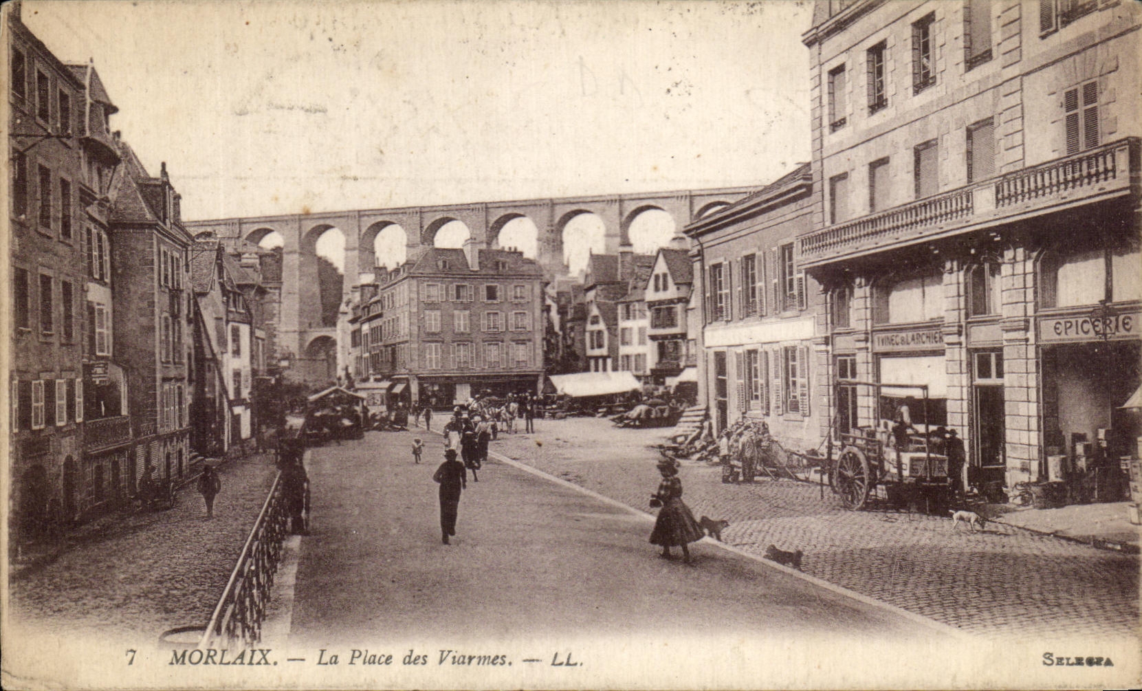 CPA Morlaix La Places of Viarmes Epicerie Yvinec and Larcher