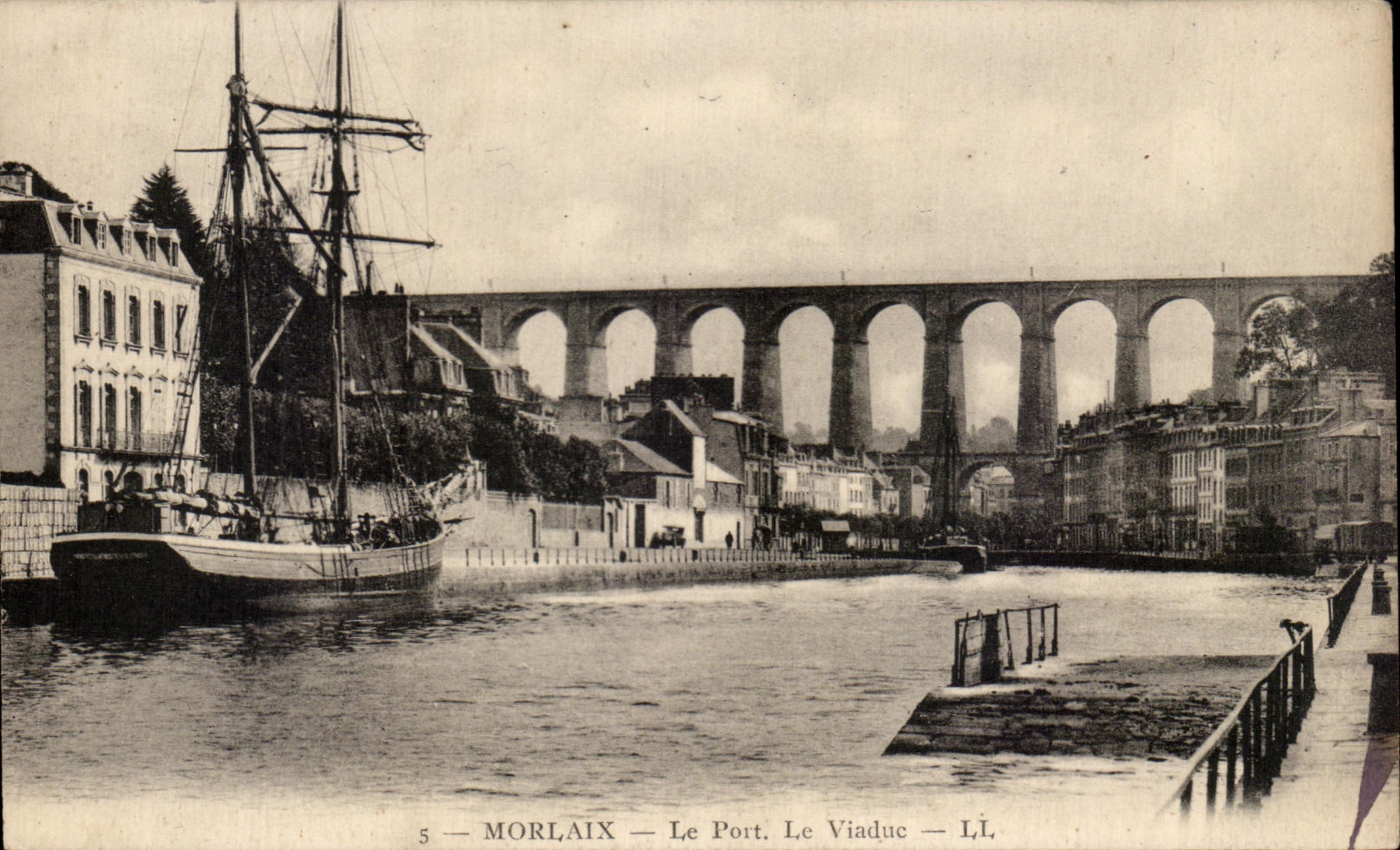 CPA Morlaix the Port the Viaduct Boat