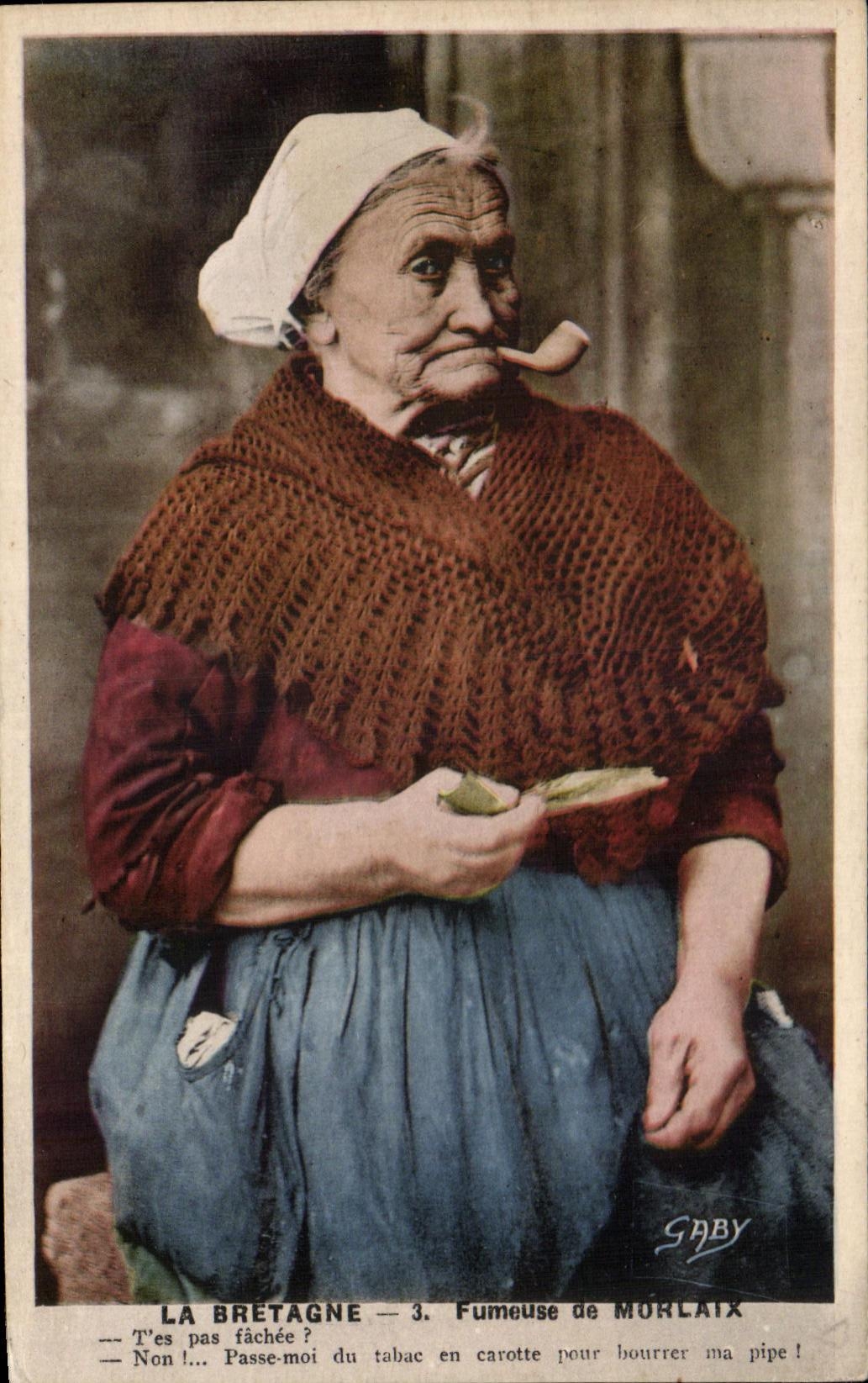 CPA Morlaix La Brittany Fumeuse Folklore Costume Caps Tobacco