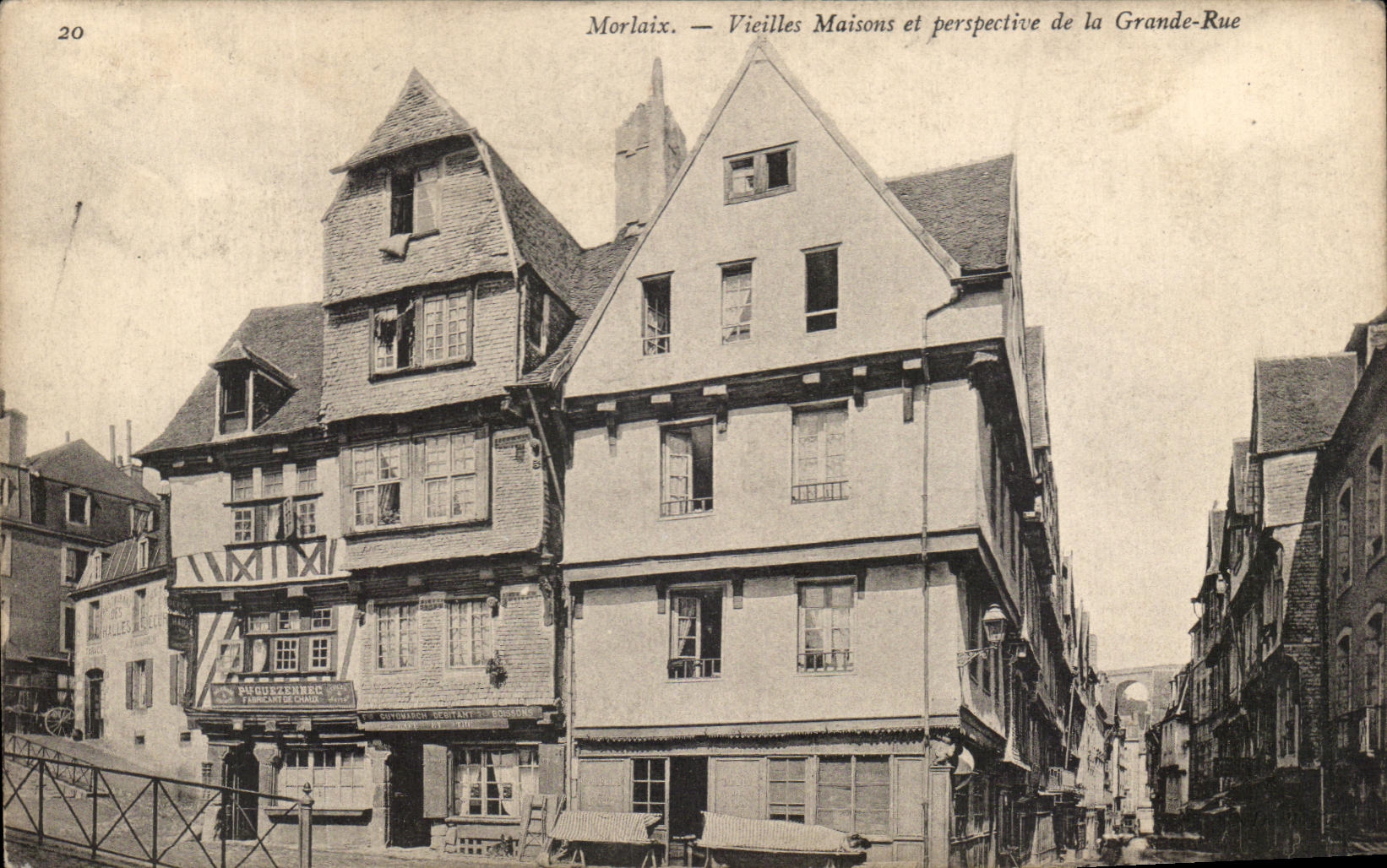 CPA Morlaix Old women Houses and perspective of Main street