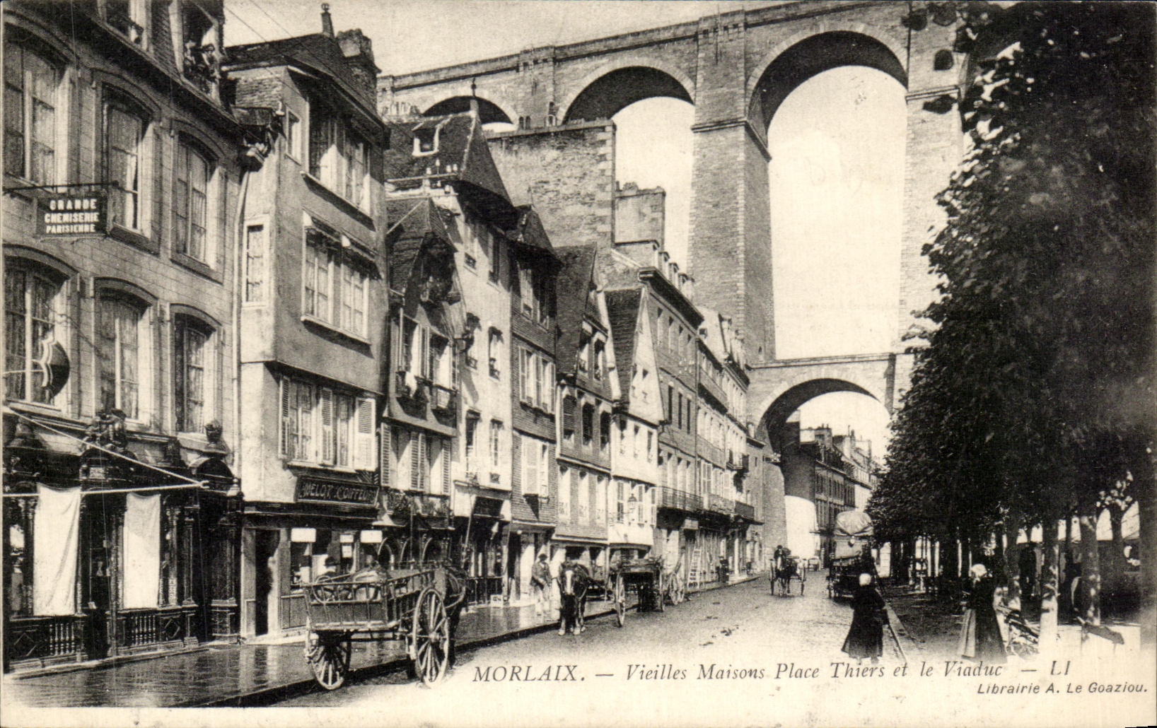 CPA Morlaix Vieilles Houses Places Thiers and the Viaduct