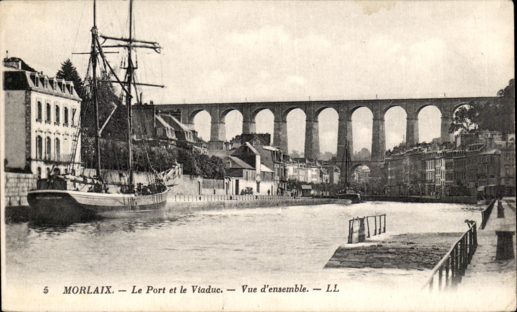 CPA Morlaix the Port and the Viaduct Overall picture Boat