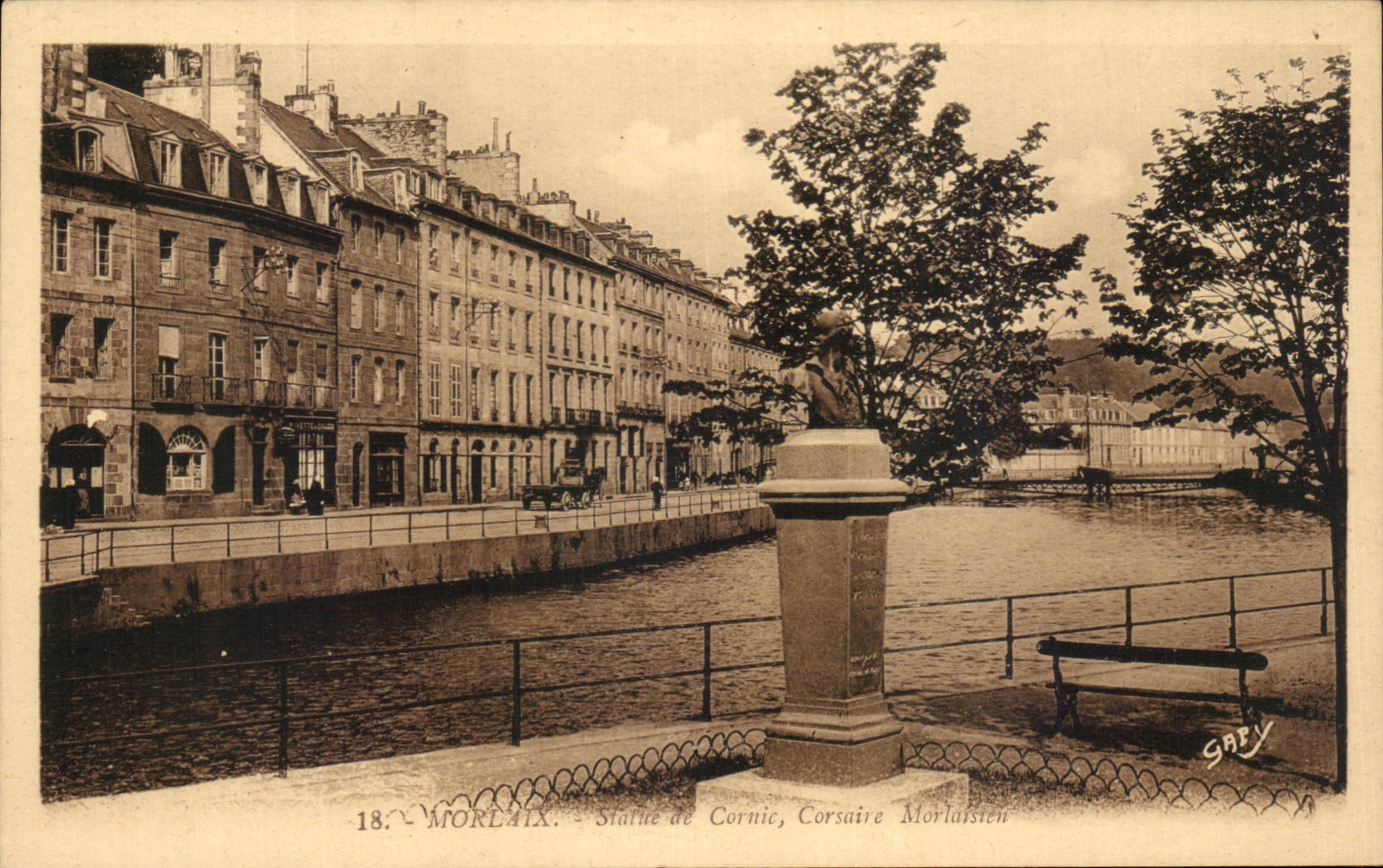 CPA Morlaix Statue Cornic Morlaisten Corsair