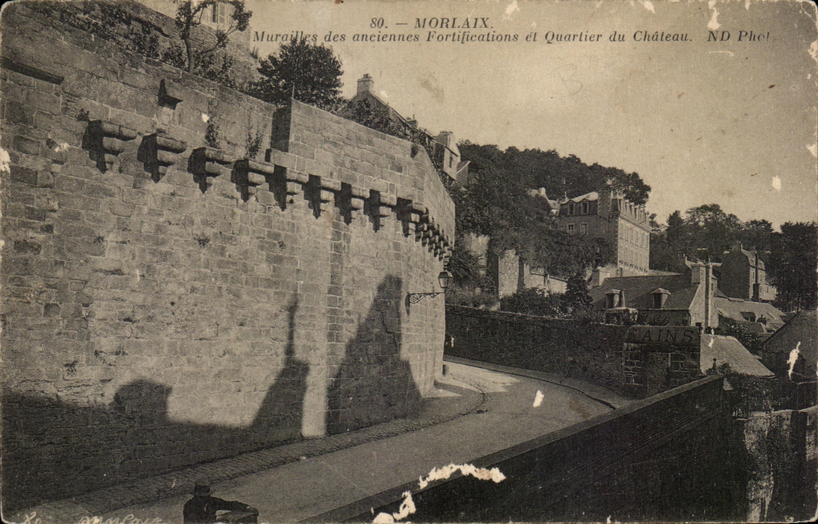 CPA Morlaix Walls of the Old Fortifications and District of the Castle