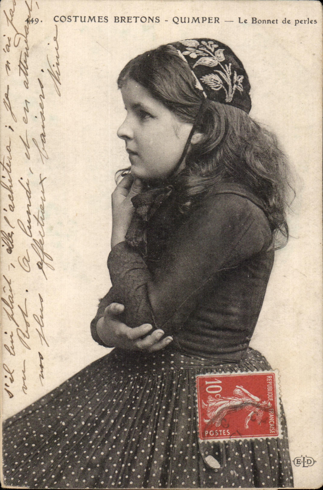CPA Quimper the bonnet of Pearls Child Folklore costume