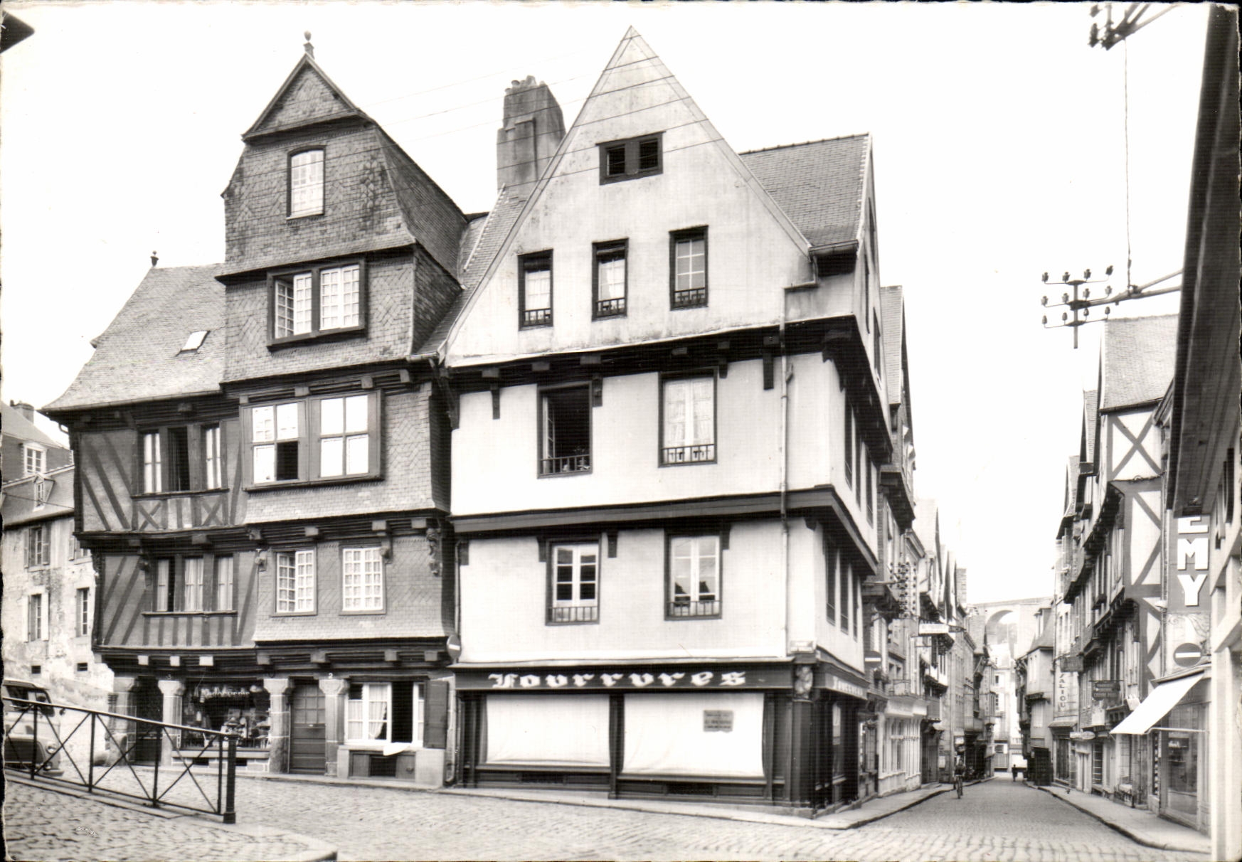 CPsM Morlaix Old Houses