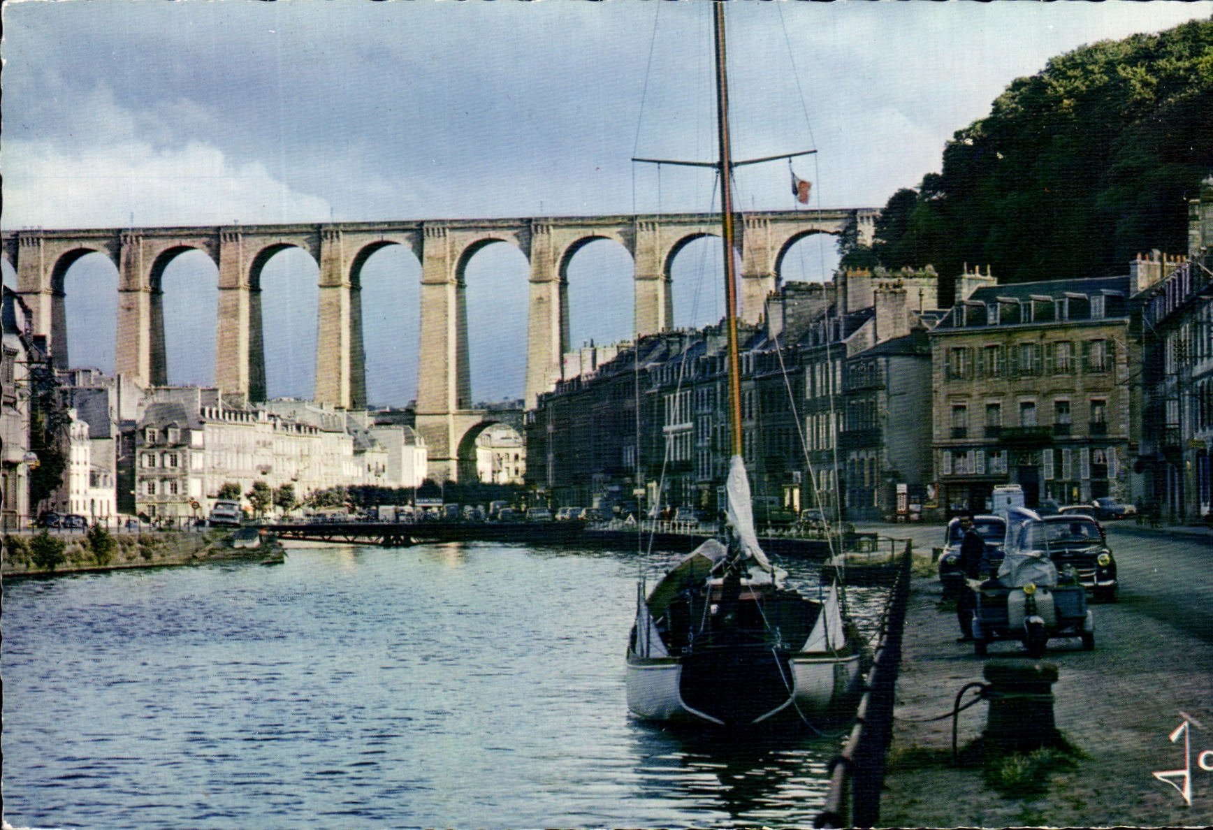CPSM Brittany Morlaix Colors quays and the Viaduct