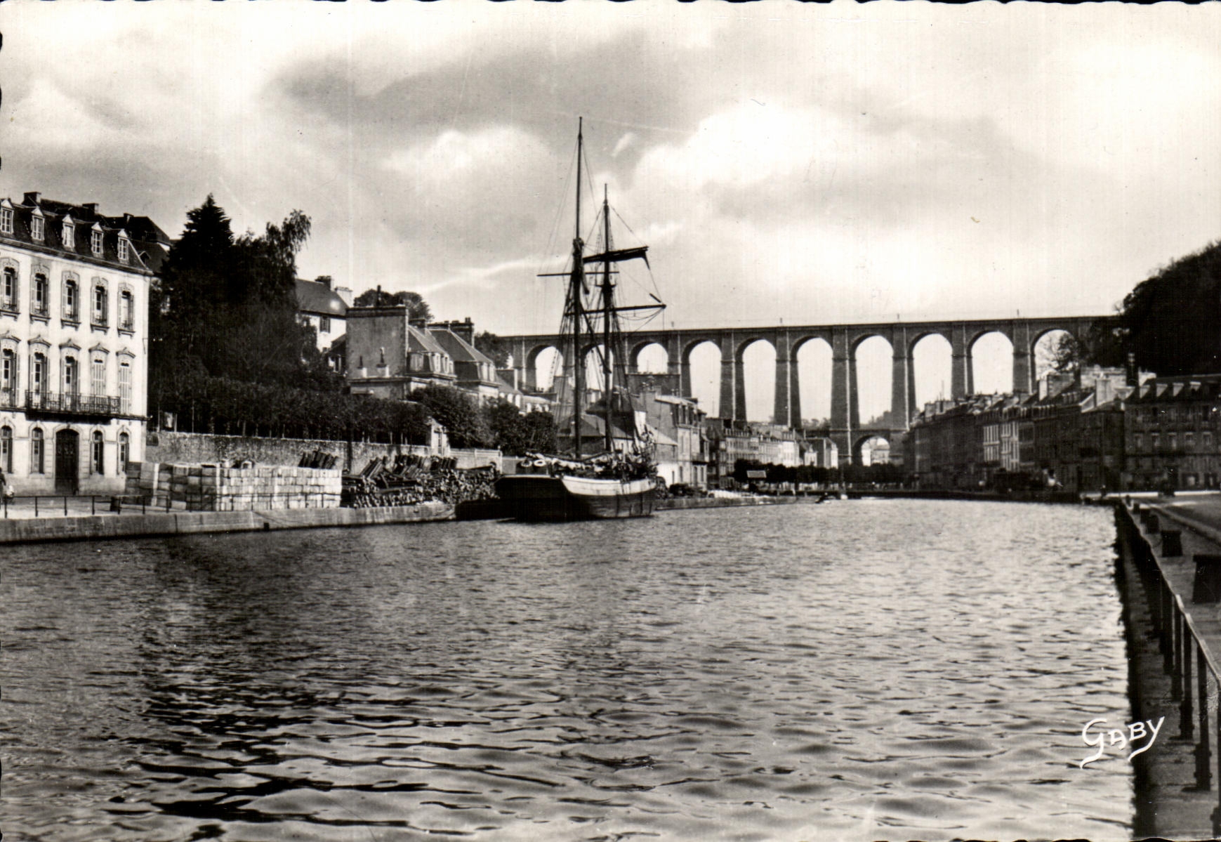 CPSM Morlaix Qual Treguier and the Viaduct Boat