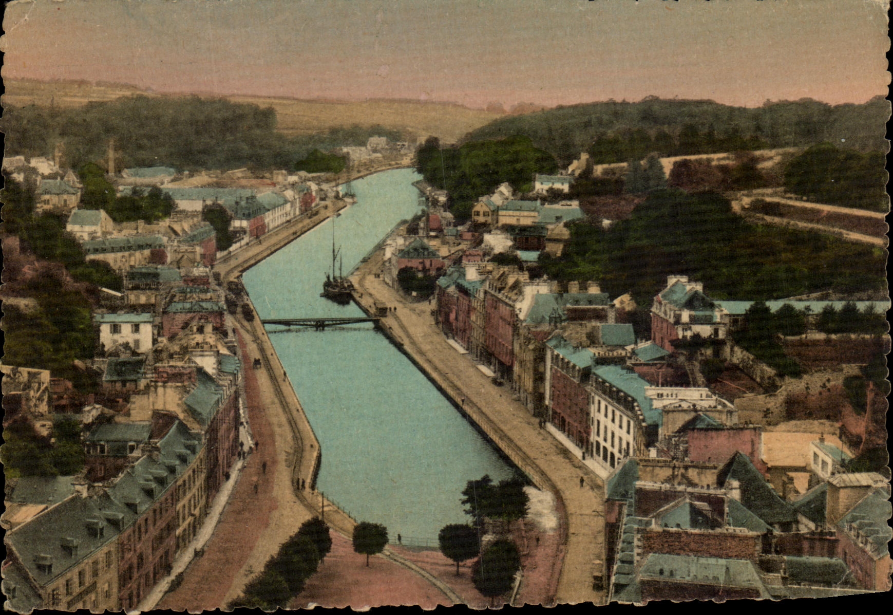 CPA Morlaix Perspeclive of the Wet dock Seen from Viaduct
