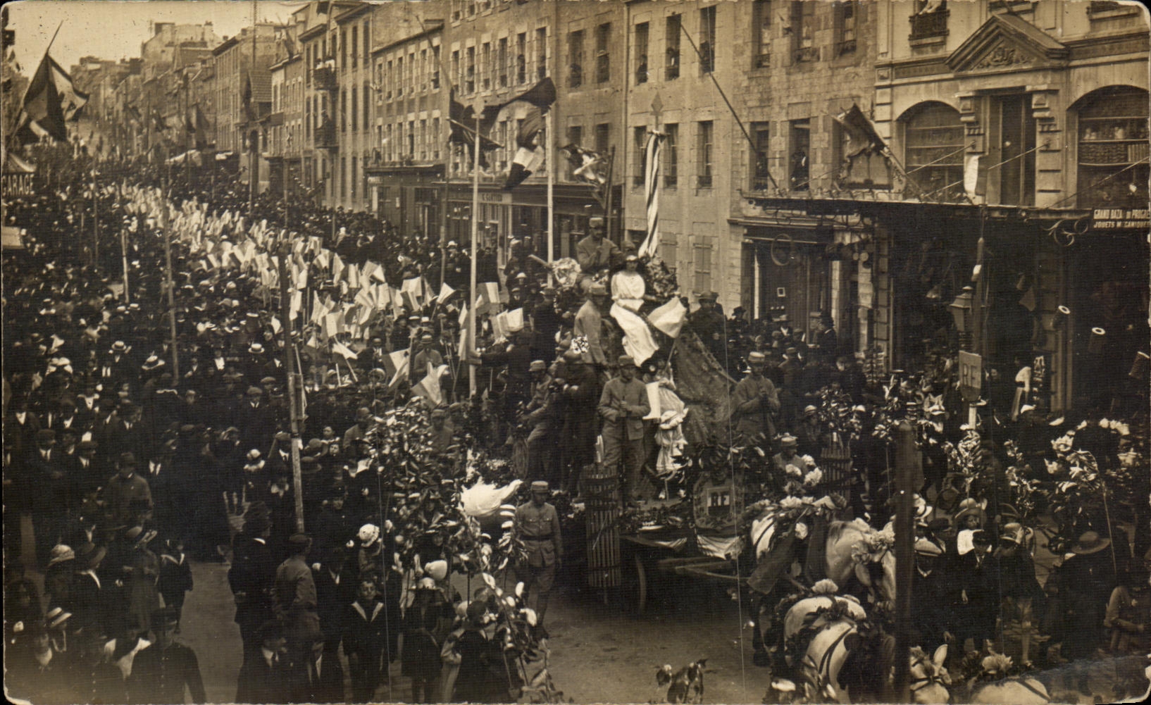 Real photo Militaria 19 7 1919 Procession of the Victoire Tank