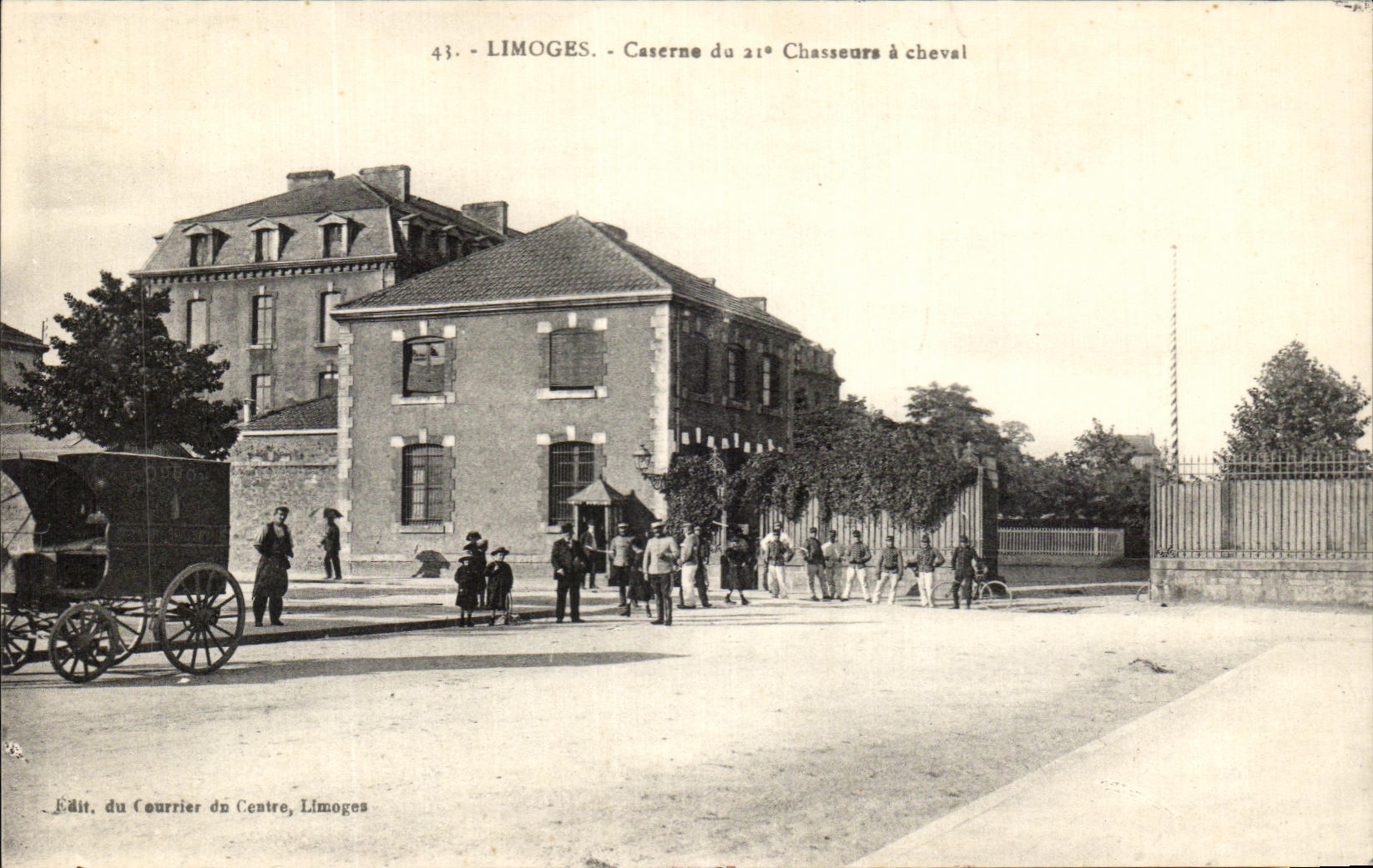 CPA Limoges Caserne de los cazadores tiene caballo de Militaria del caballo