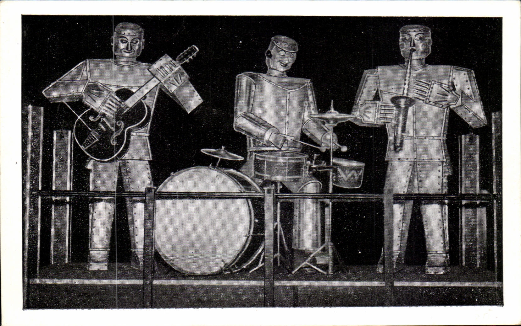 CPSM Souvenir Des Robots Musiciens Galeries De L'Anjou Angers