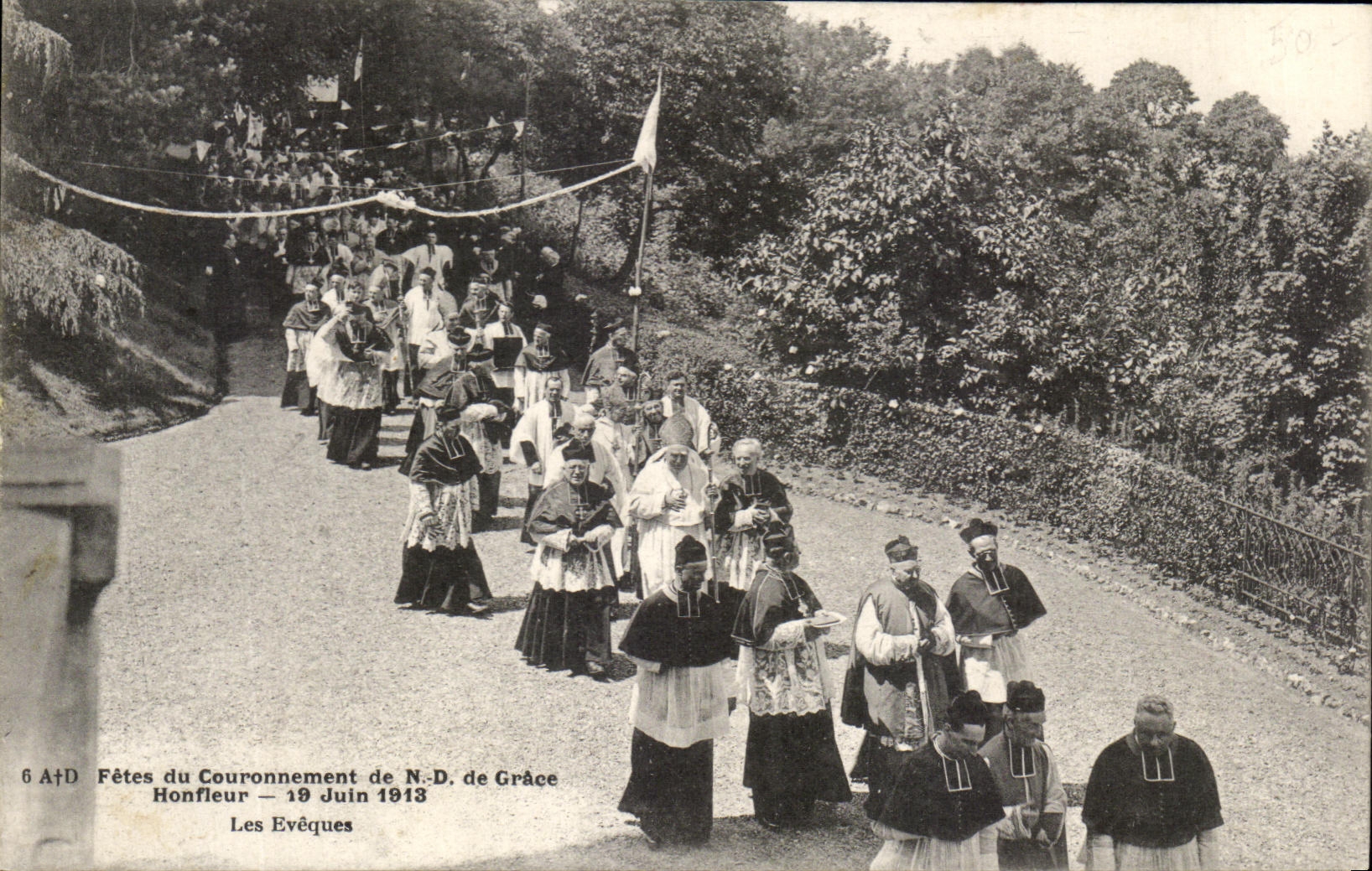 CPA Festivals of the ND Crowning of Honfleur Grace the Bishops Honfleur June 19th 1913