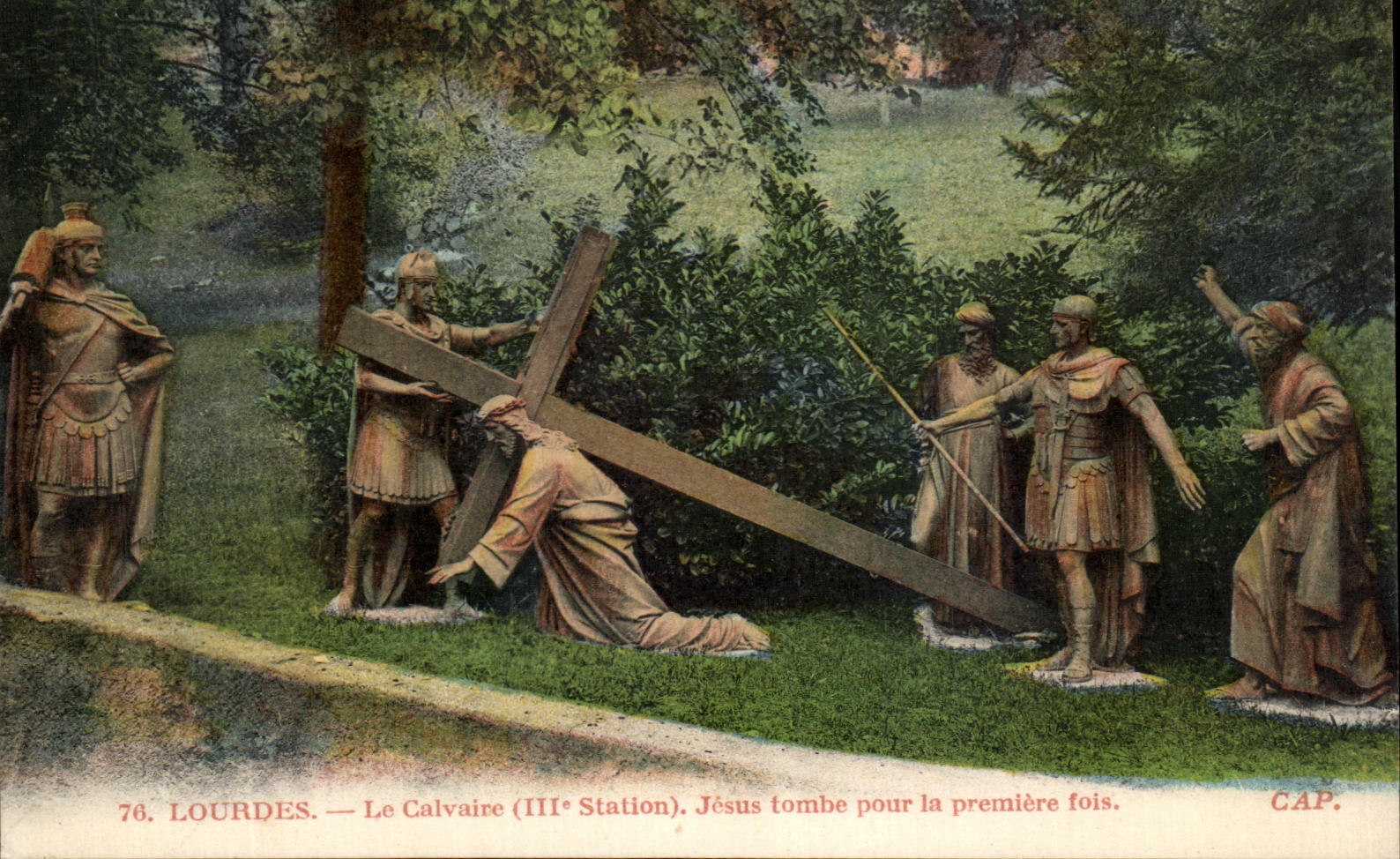 CPA Lourdes Le Calvaire Jesus tombe pour la Premiere fois