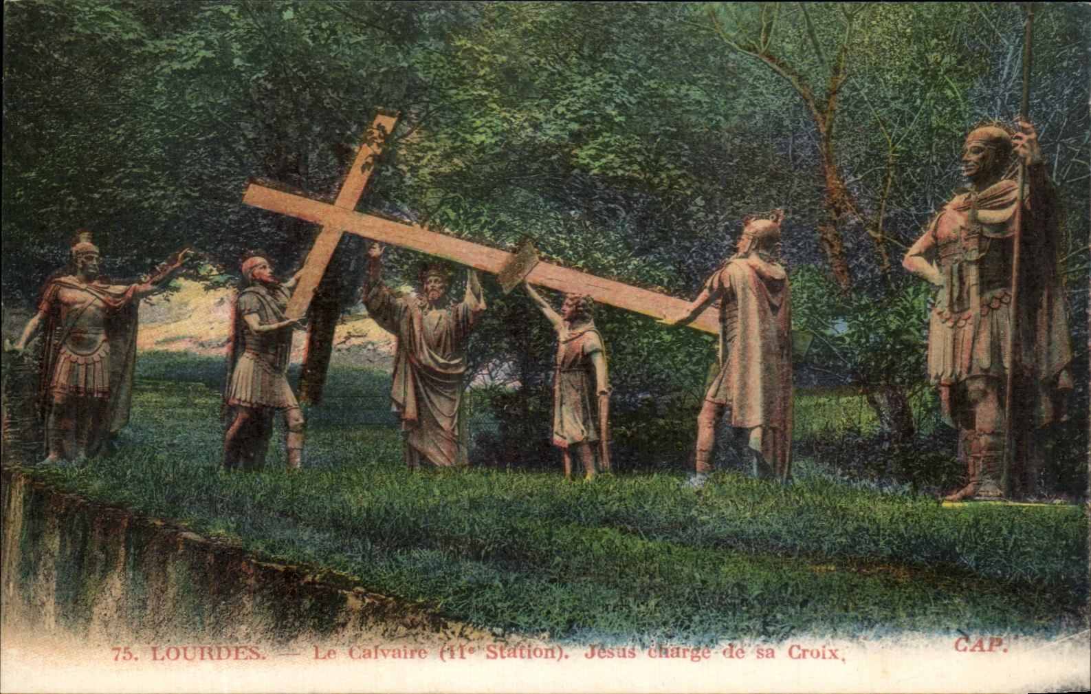CPA Lourdes Le Calvaire Jesus charge de sa Croix