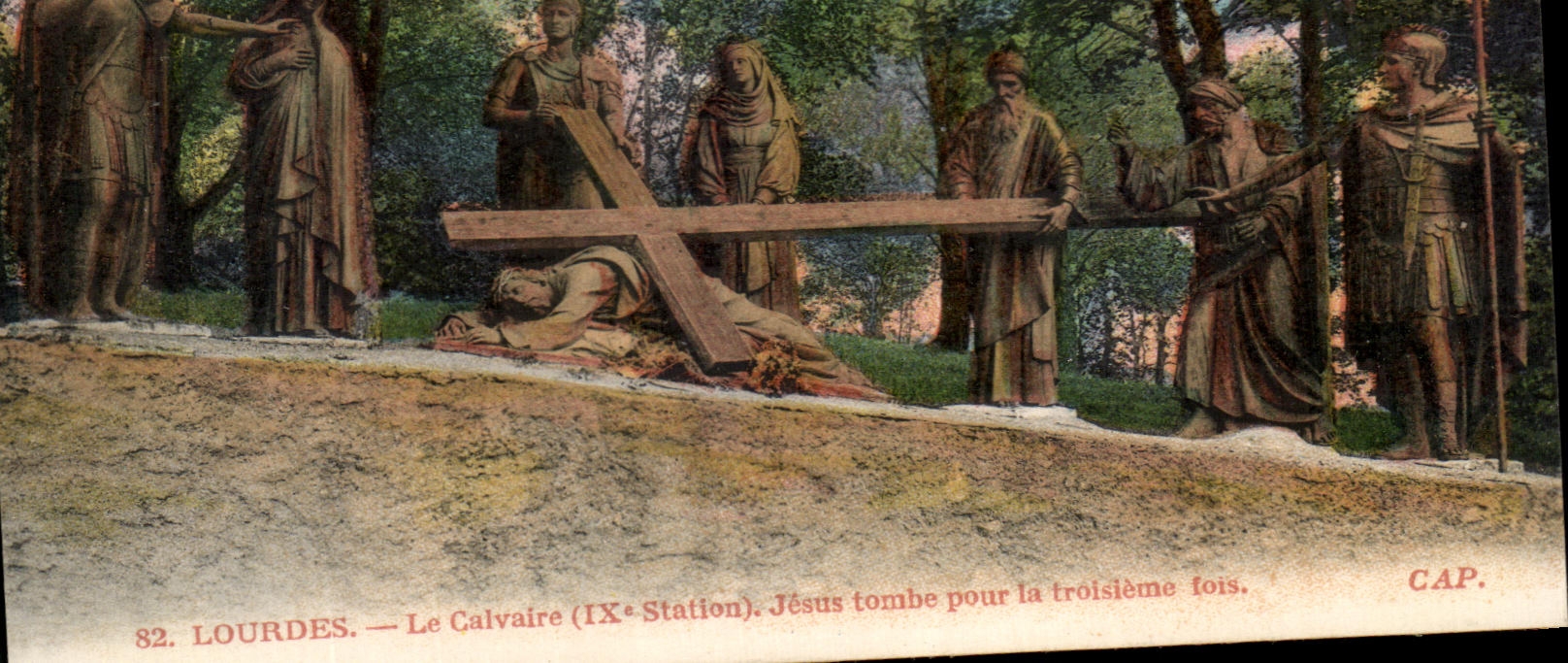 CPA Lourdes Le Calvaire Jesus tombe pour la troisieme fois