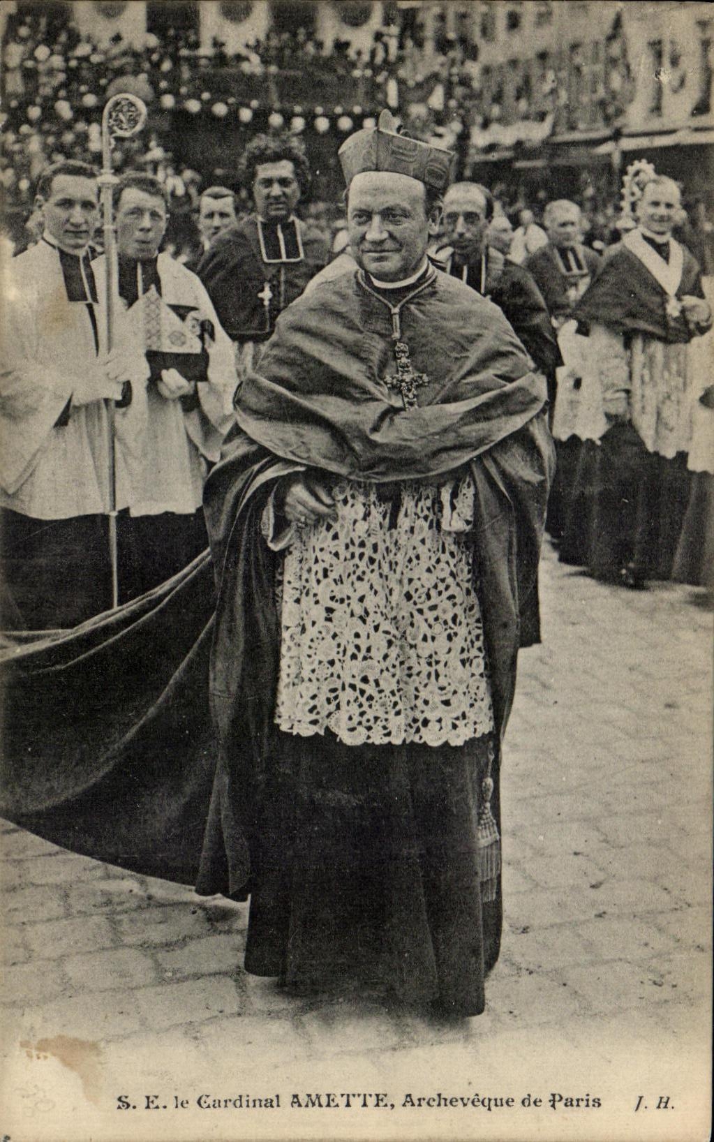 CPA SS le Cardinal Amette Archeveque De Paris