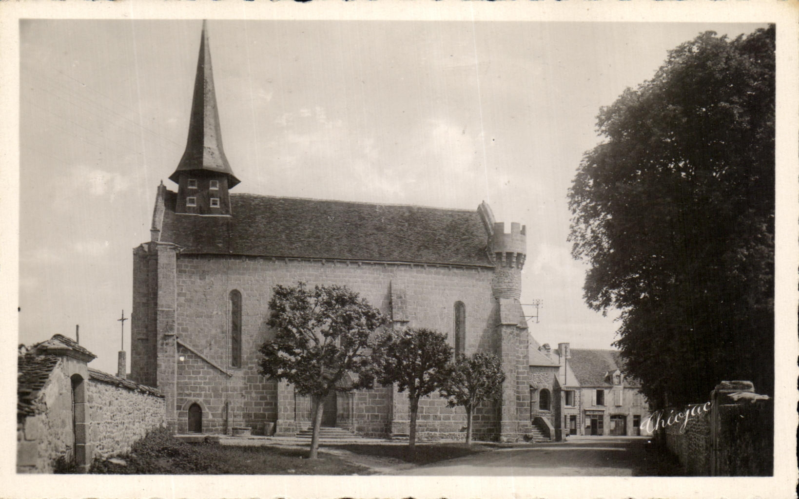 CPSM Bonnat la iglesia