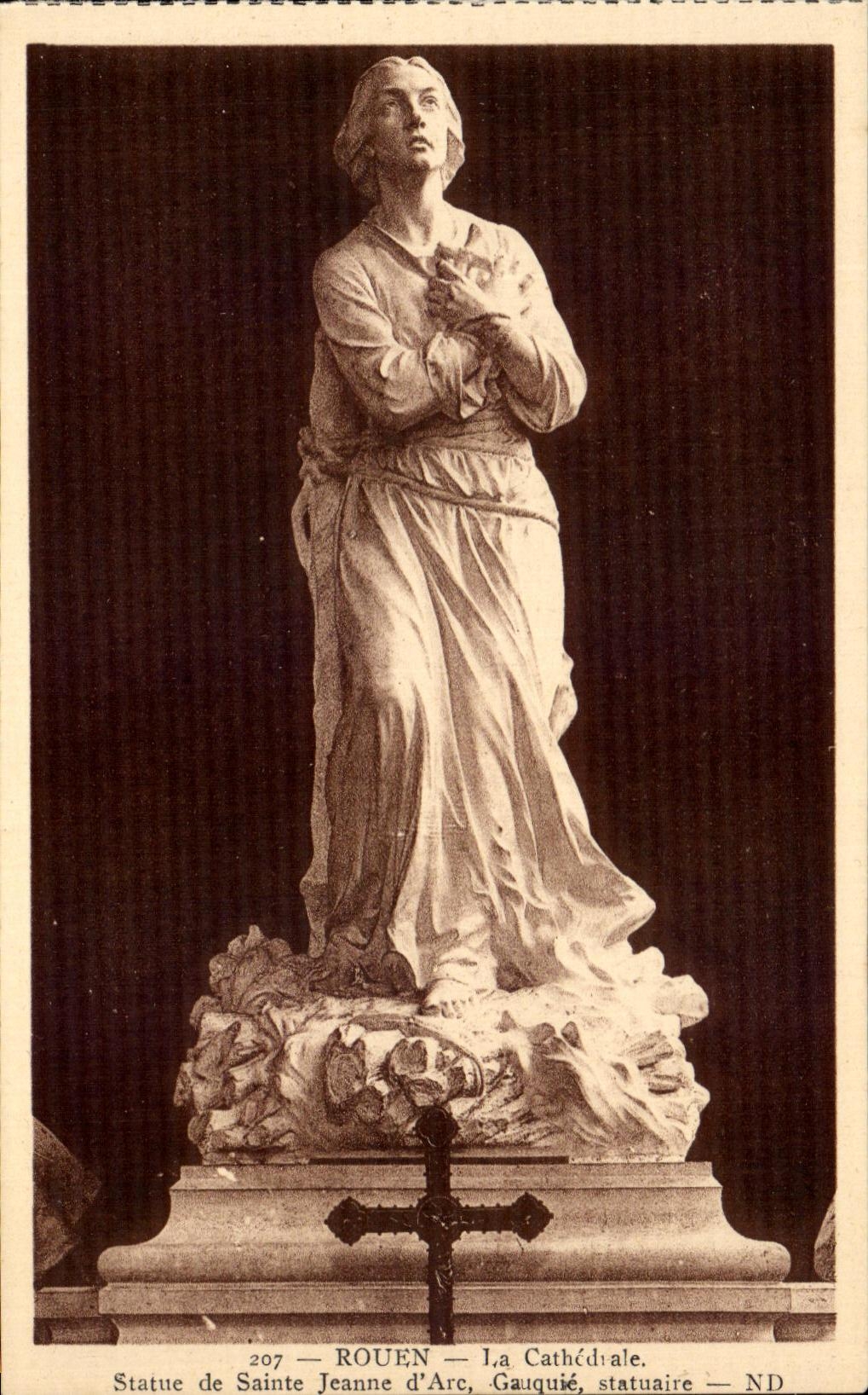 CPA Rouen La Cathedral Statue of Sainte Jeanne