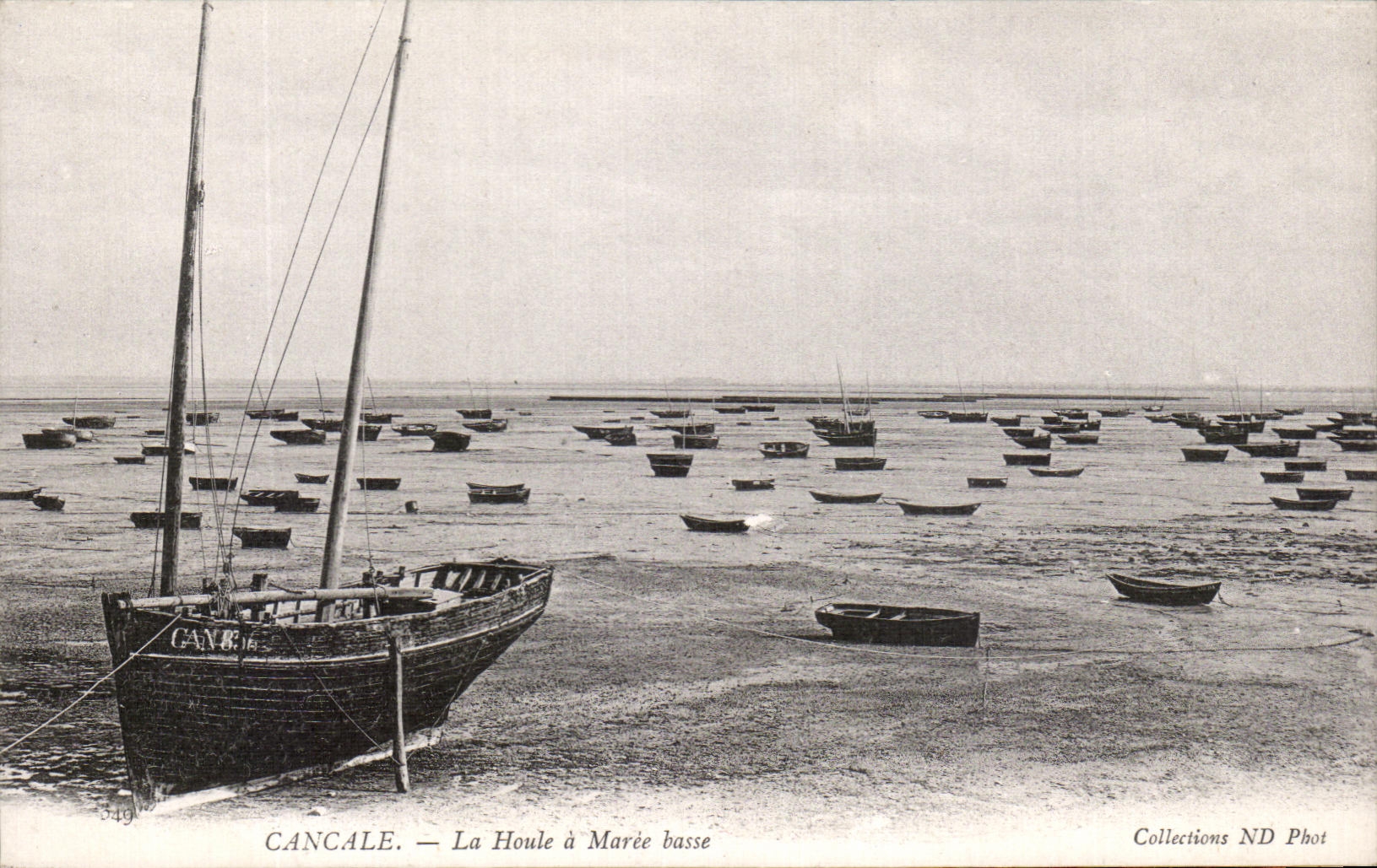 CPA Cancale La Houle has Low tide Boat