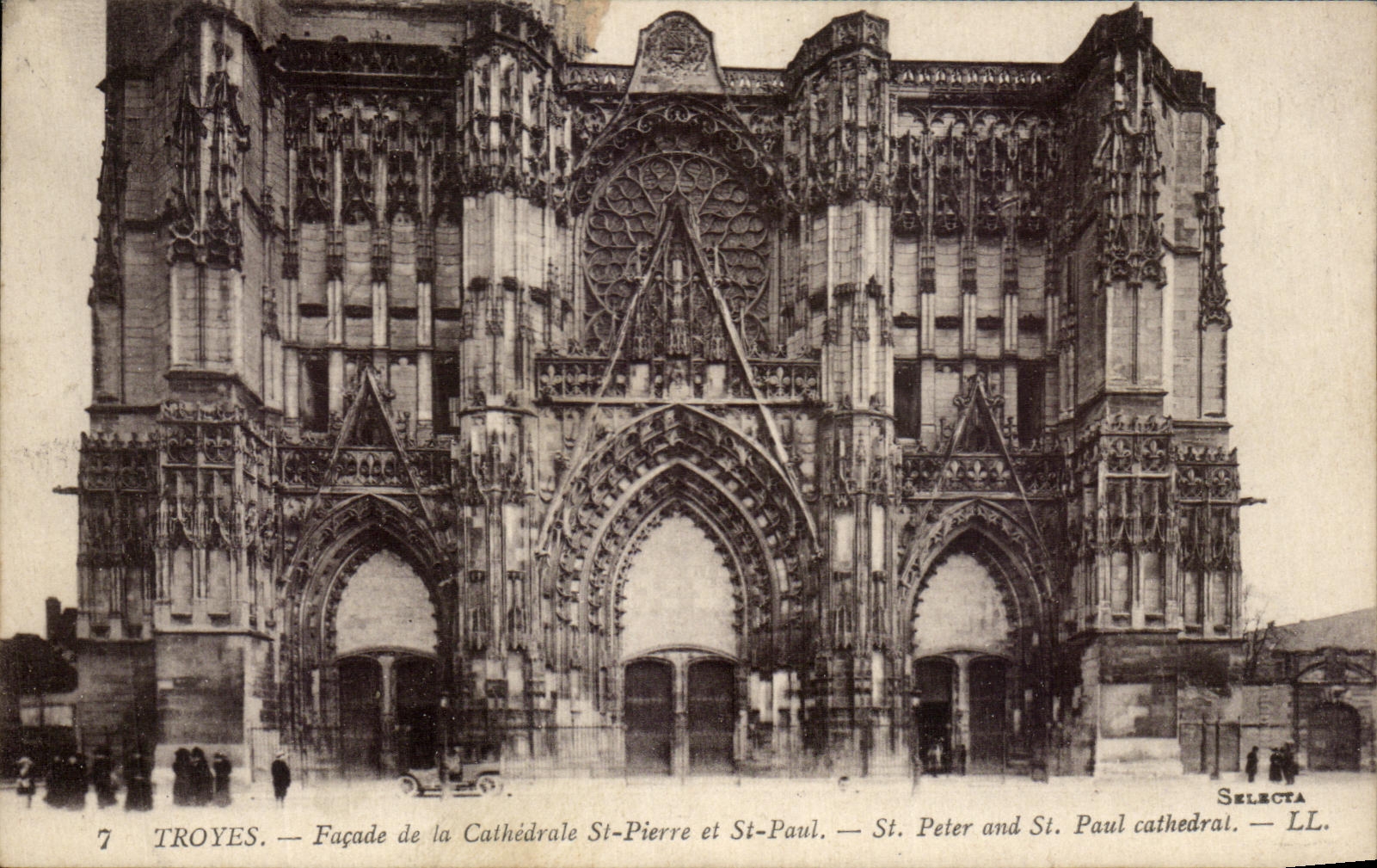 CPA Troyes Frontage of the Cathedral St Pierre and St Paul