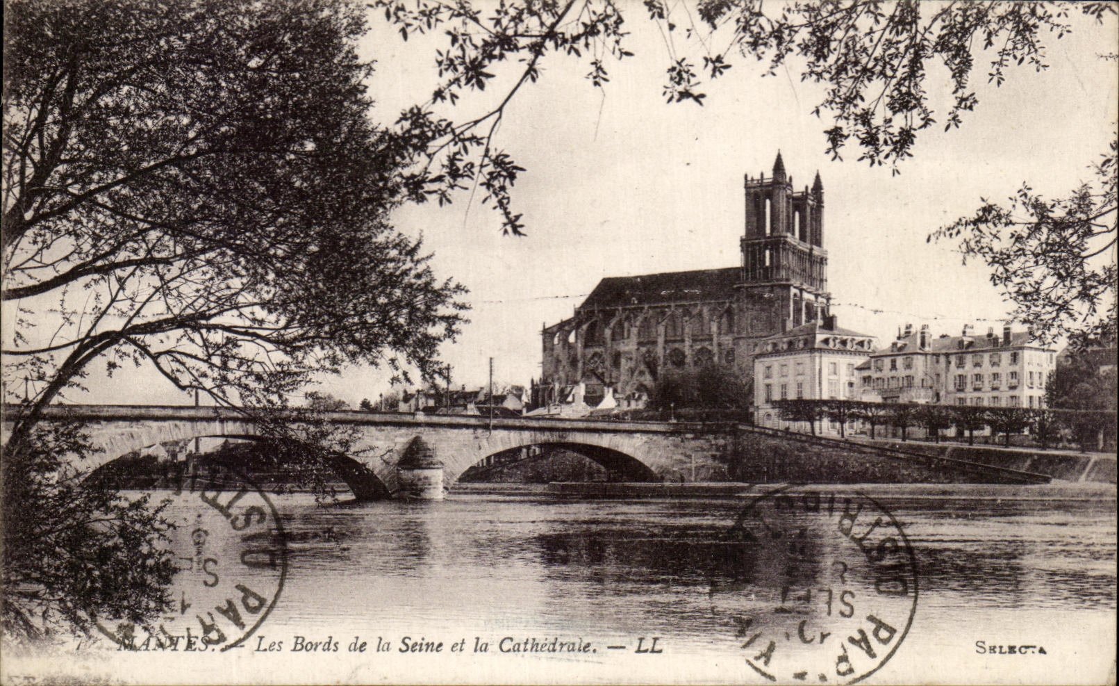 CPA Nantes Edges of the Seine and the Cathedral
