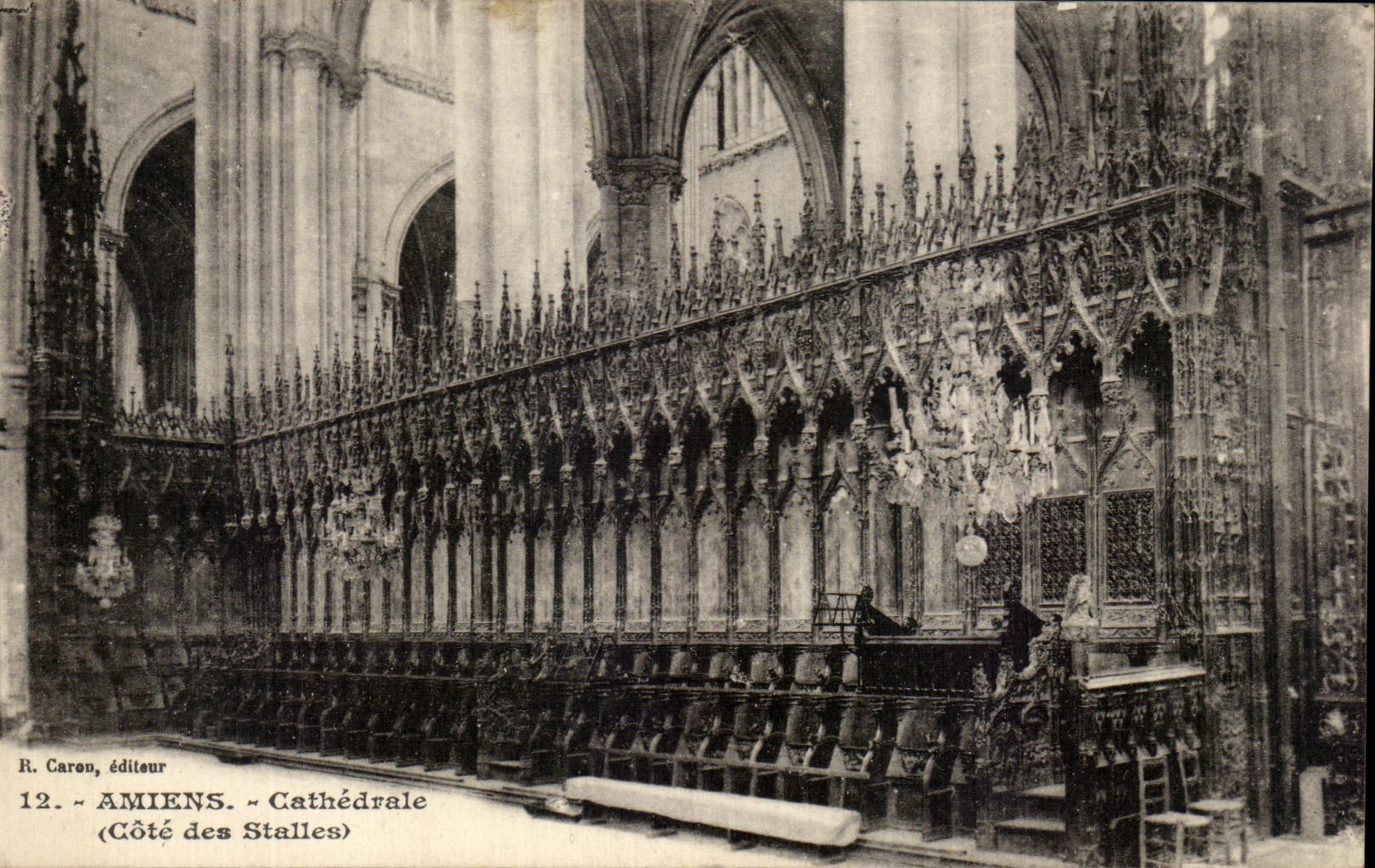 CPA Amiens Cathedrale Cote des stalles