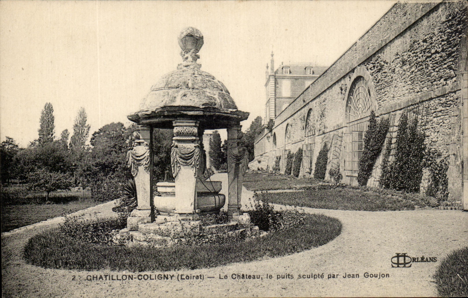 CPA Chatillon Coligny the Castle the well carves by Jean Goujon