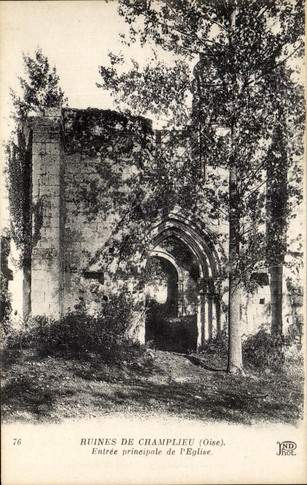 CPA arruina la entrada principal de De Champlieu de la iglesia