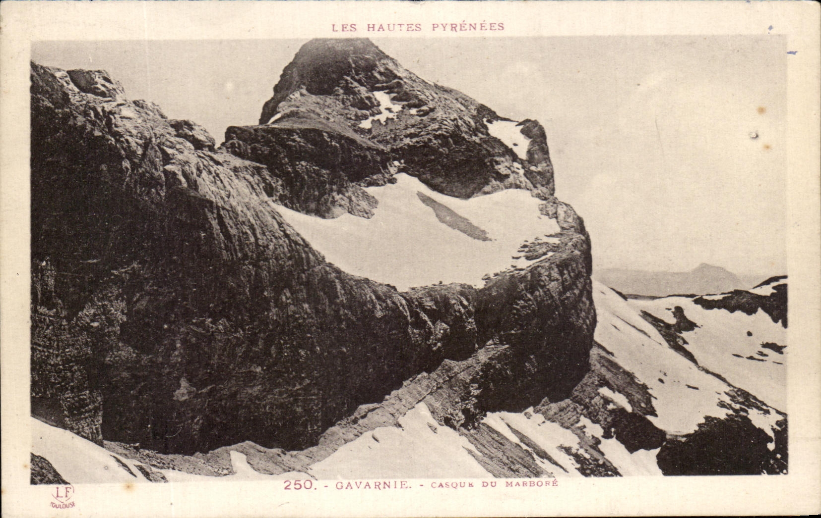 CPA Les Hautes Pyrenees Gavarnie Casque Du Marbore