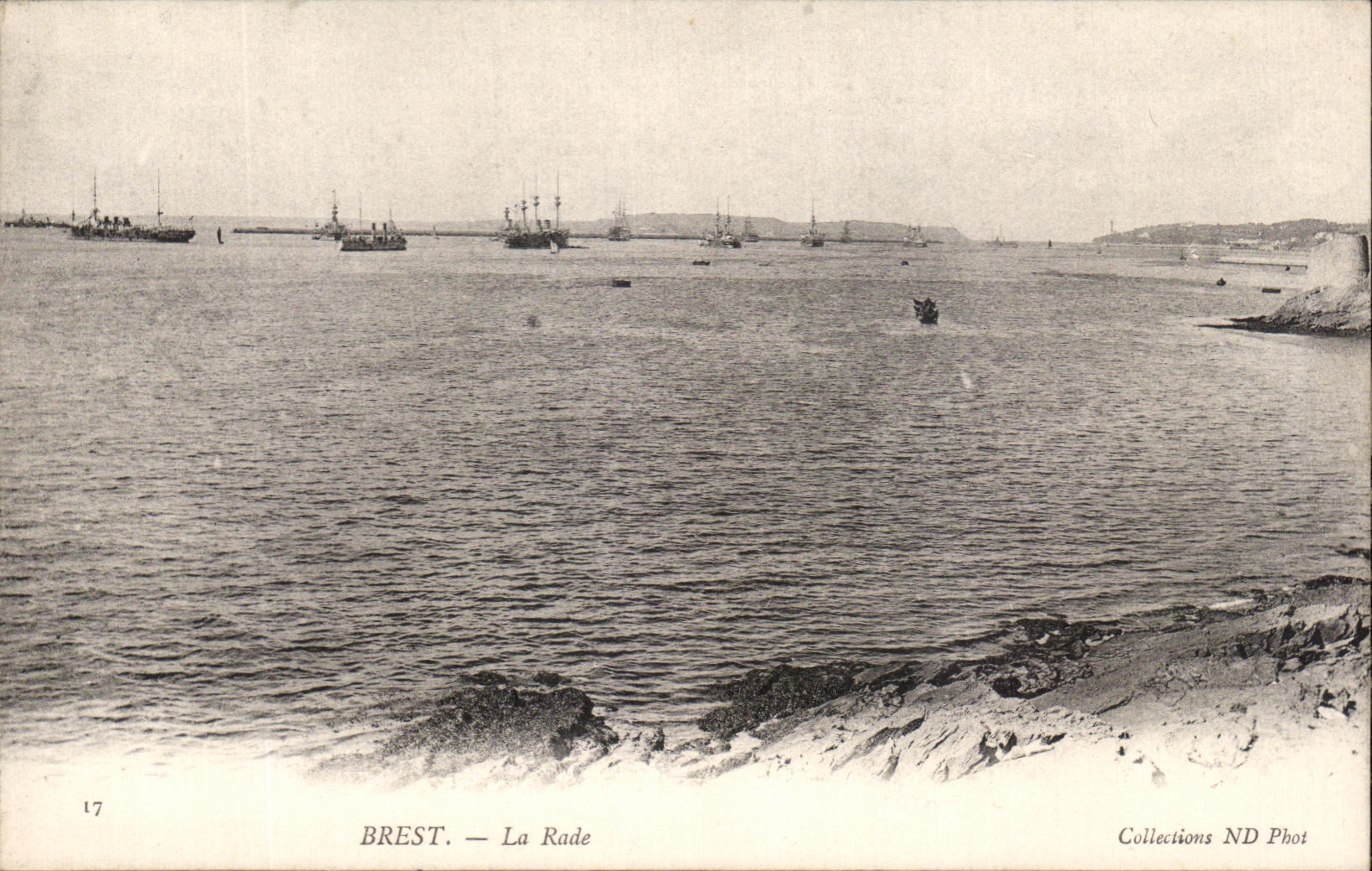 CPA Brest La Rade Bateaux