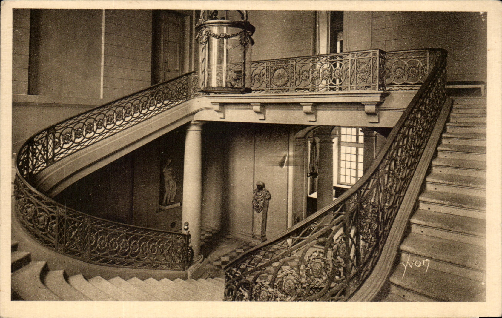 CPA La Douce France Chateau De Compiegne Escalier d'Honneur Et Rampe De Fer Forge