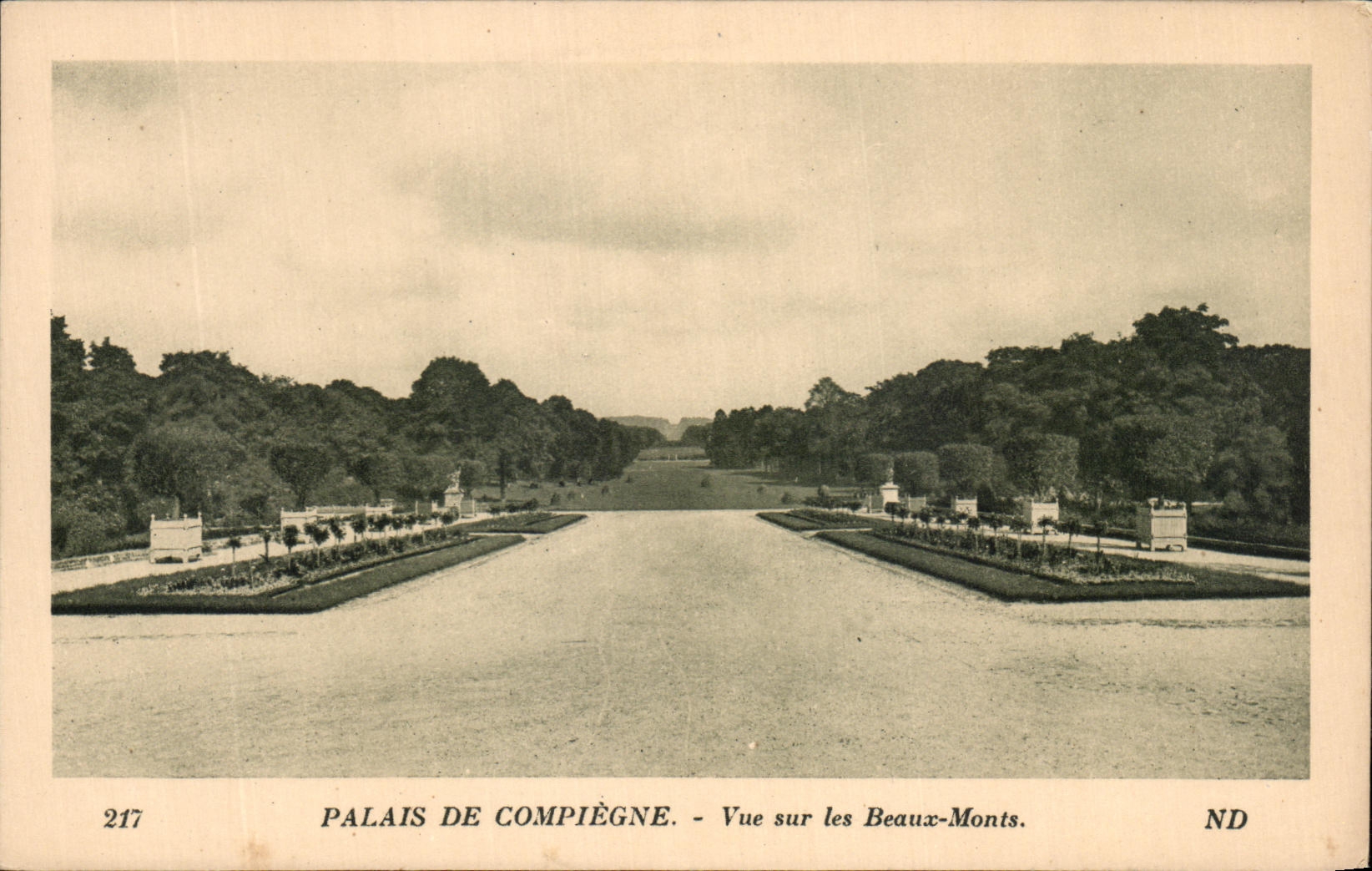 CPA Palais De Compiegne Vue sur les Beaux Monts