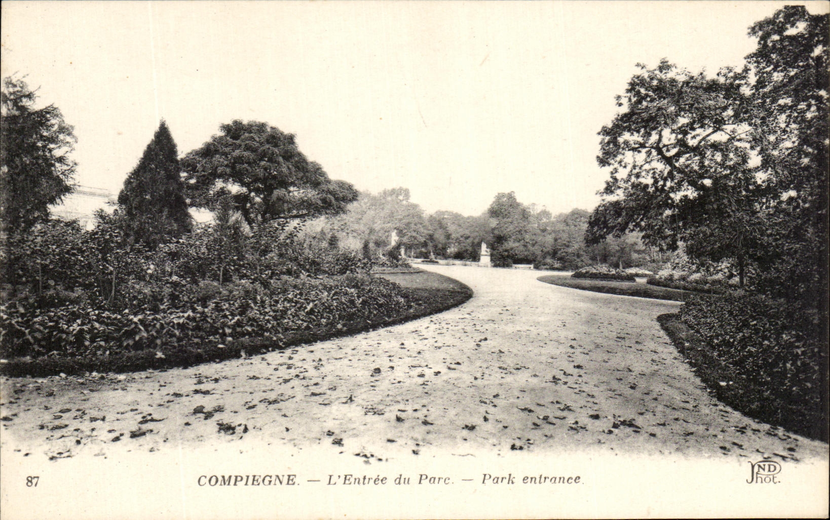 CPA Compiegne L'Entree du Parc 