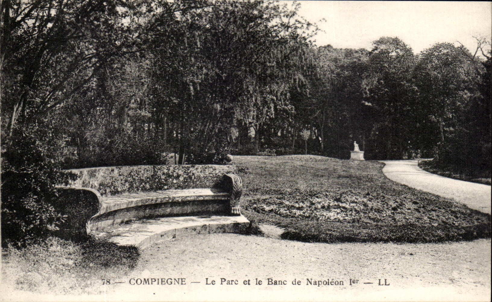 CPA Compiegne Le parc et le Banc de Napoleon 1er