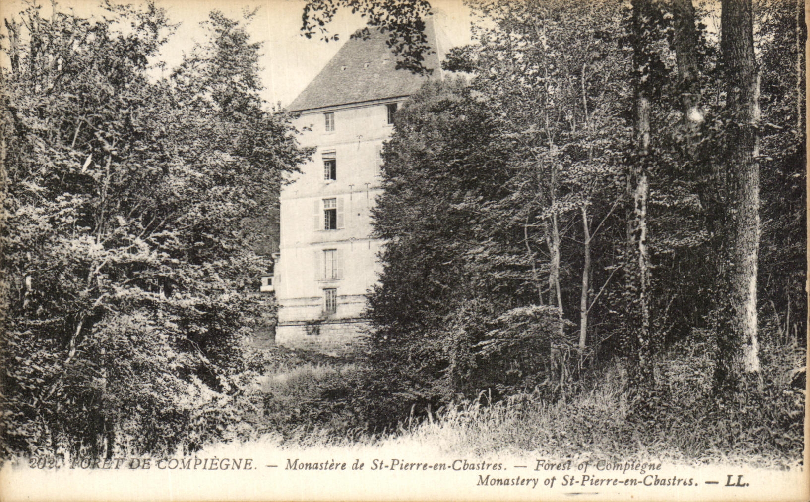 CPA Foret De Compiegne Monastere de St Pierre en Chastres