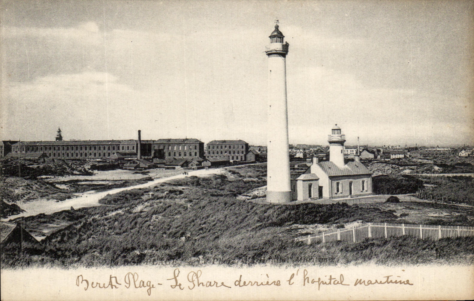 CPA Berck Plage Le phare derriere l'hopital maritime 