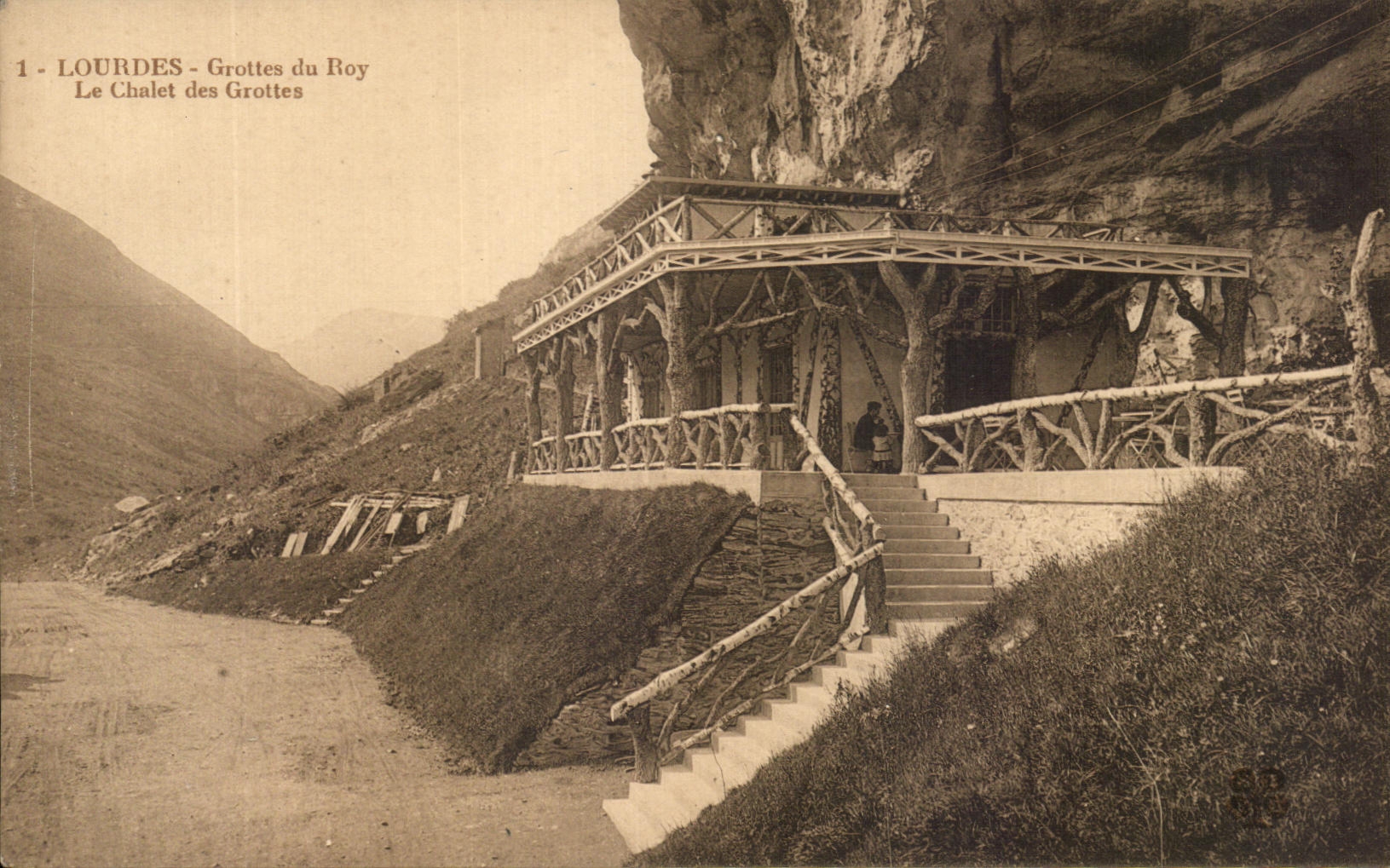 CPA Lourdes Grottes du Boy Le Chalet des Grottes