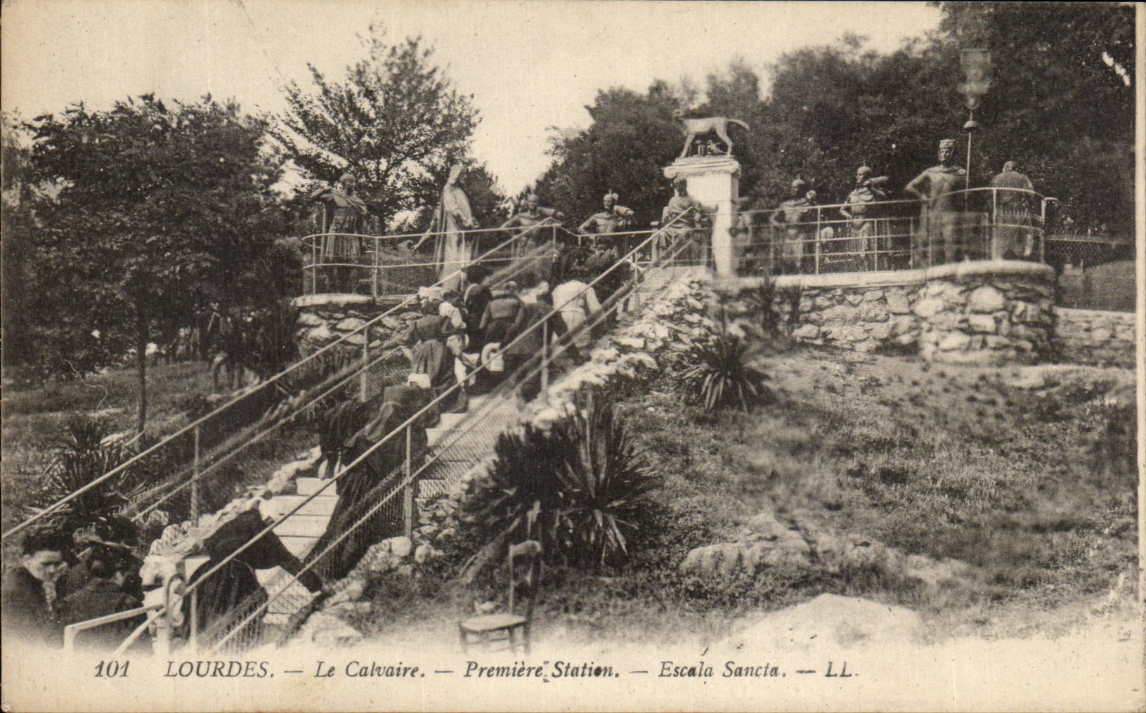 CPA Lourdes Le Calvaire Premiere Station Escala Sancta