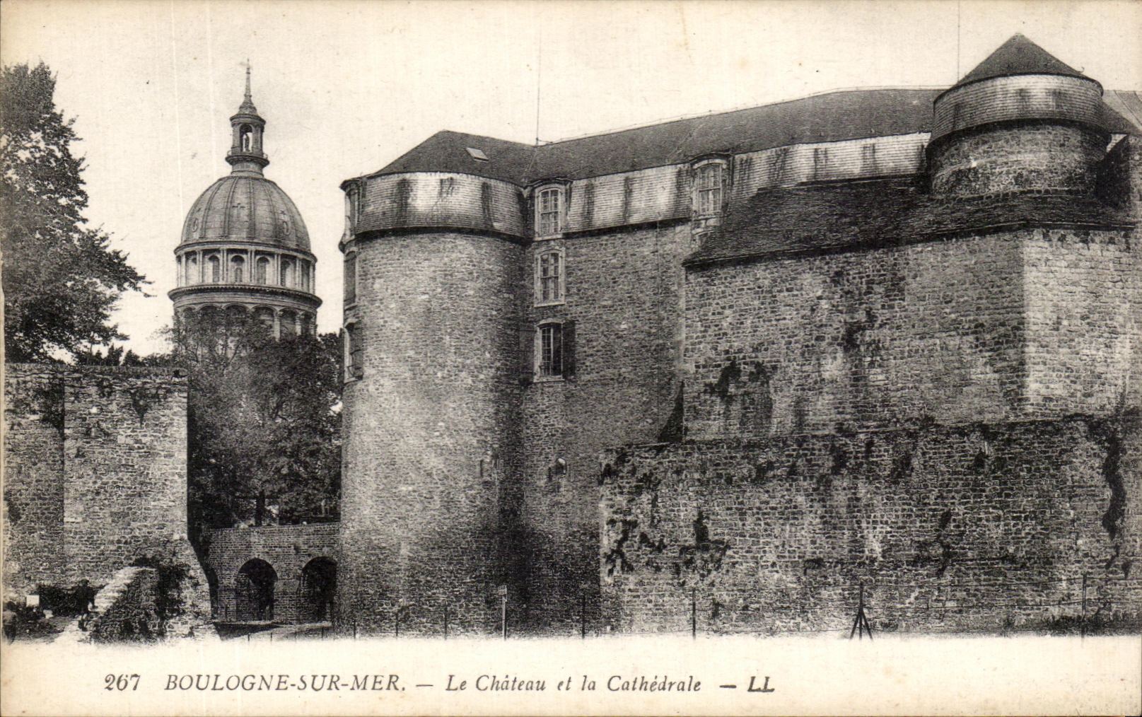 CPA Boulogne On Sea the Castle and the Cathedral