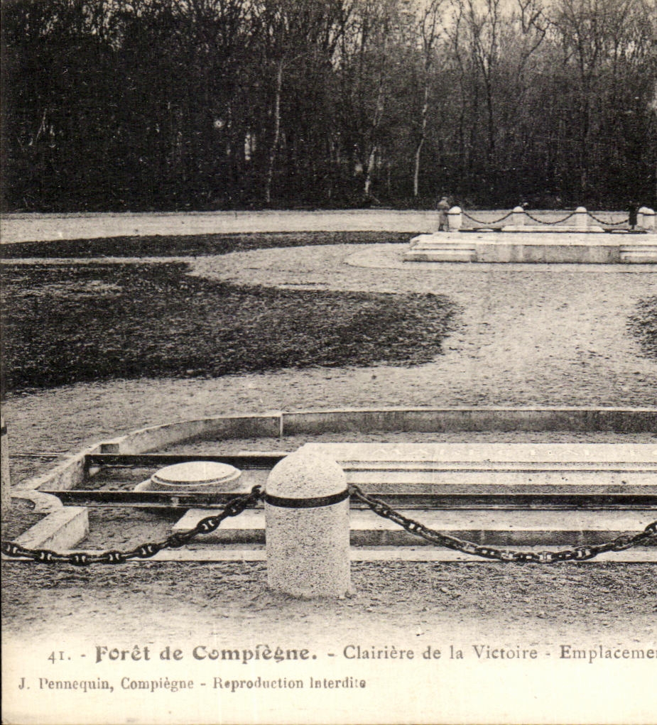 CPA Foret De Compiegne Clairiere de la Victoire Emplacement du train du Marechal Foch Militaria 
